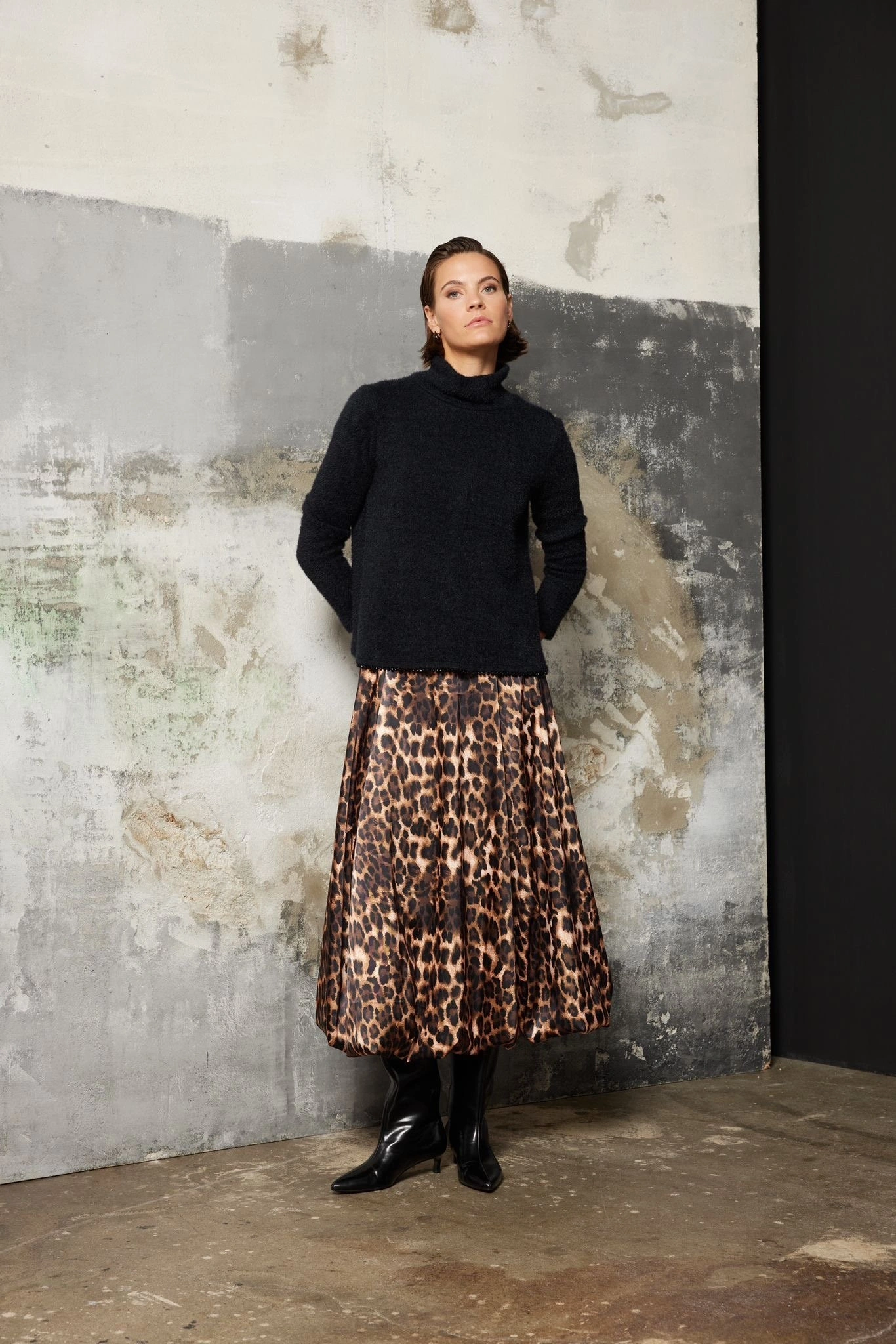 Qupra Taş Detaylı Bluz Balon Etek Takım QAZ72095