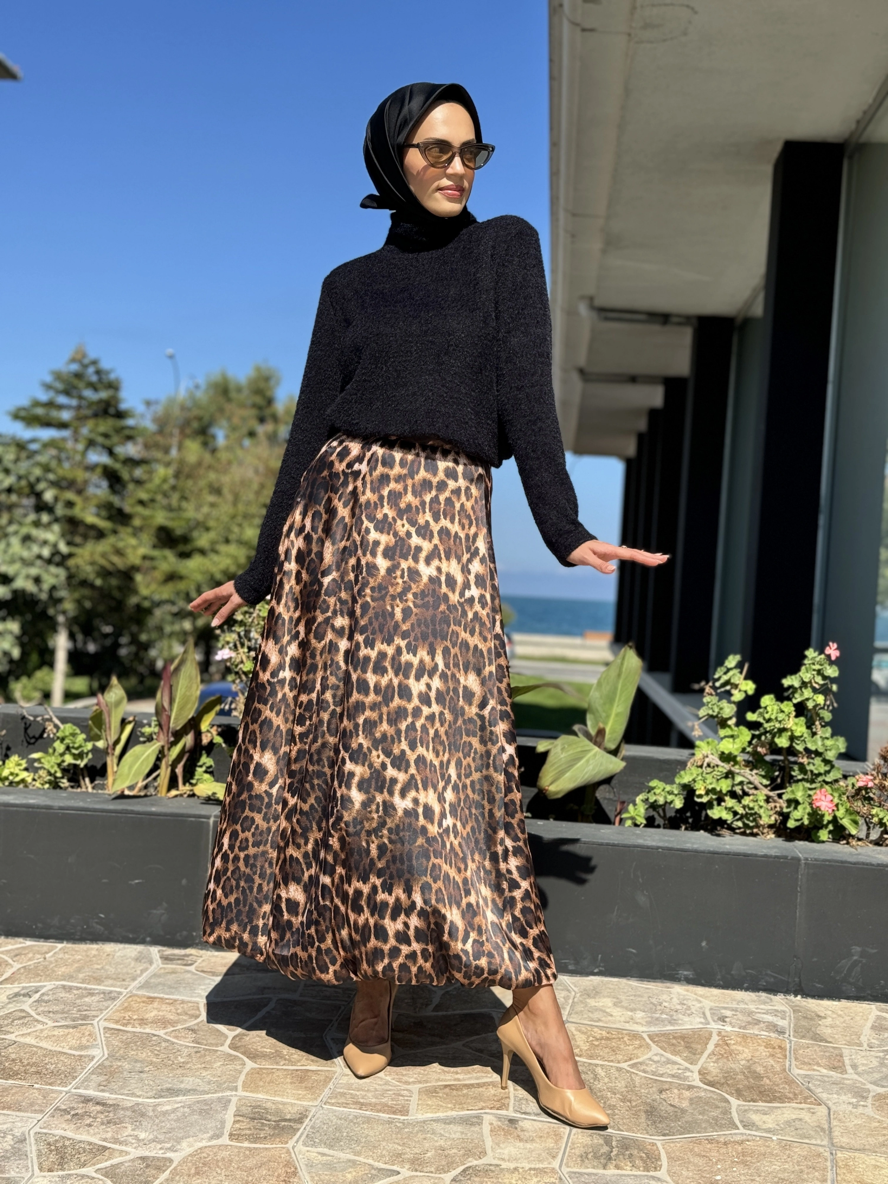 Qupra Taş Detaylı Bluz Balon Etek Takım QAZ72095