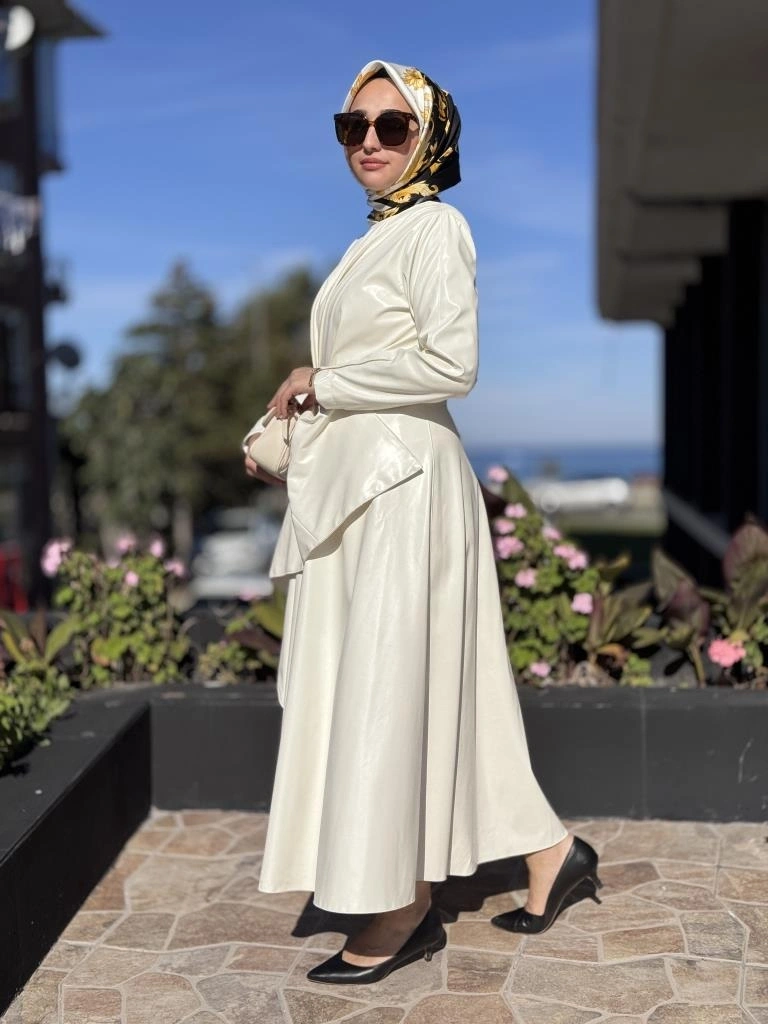 Vuu Belden Fiyonklu Deri Elbise