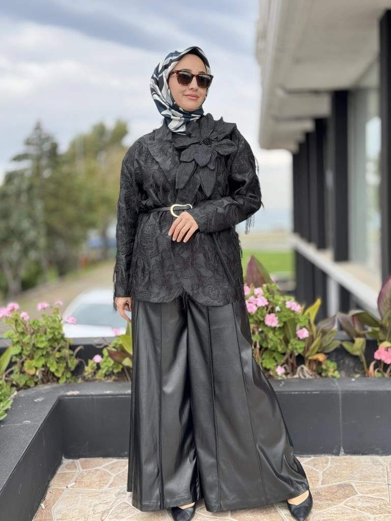 Vuu Dikiş Detaylı Geniş Paça Deri Pantolon