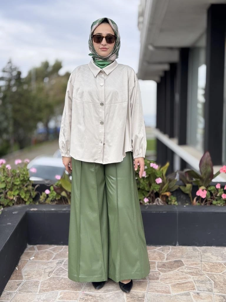 Vuu Dikiş Detaylı Geniş Paça Deri Pantolon