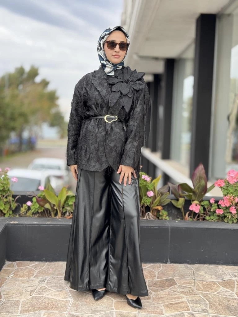 Vuu Dikiş Detaylı Geniş Paça Deri Pantolon