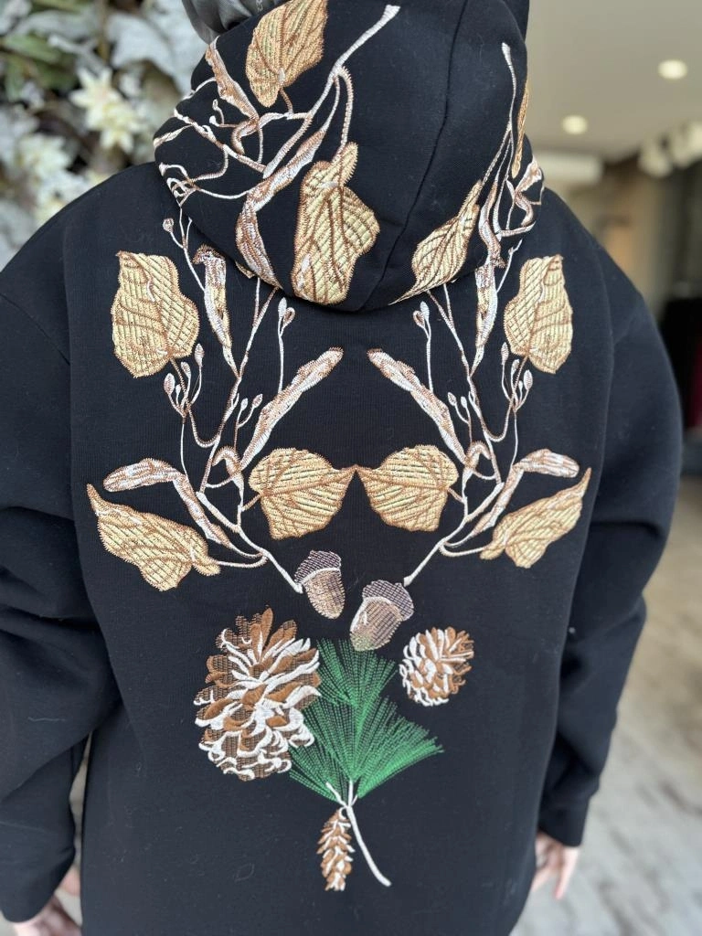 Vuu Sırtı Nakışlı Kapüşonlu Sweatshırt 24FW11V115