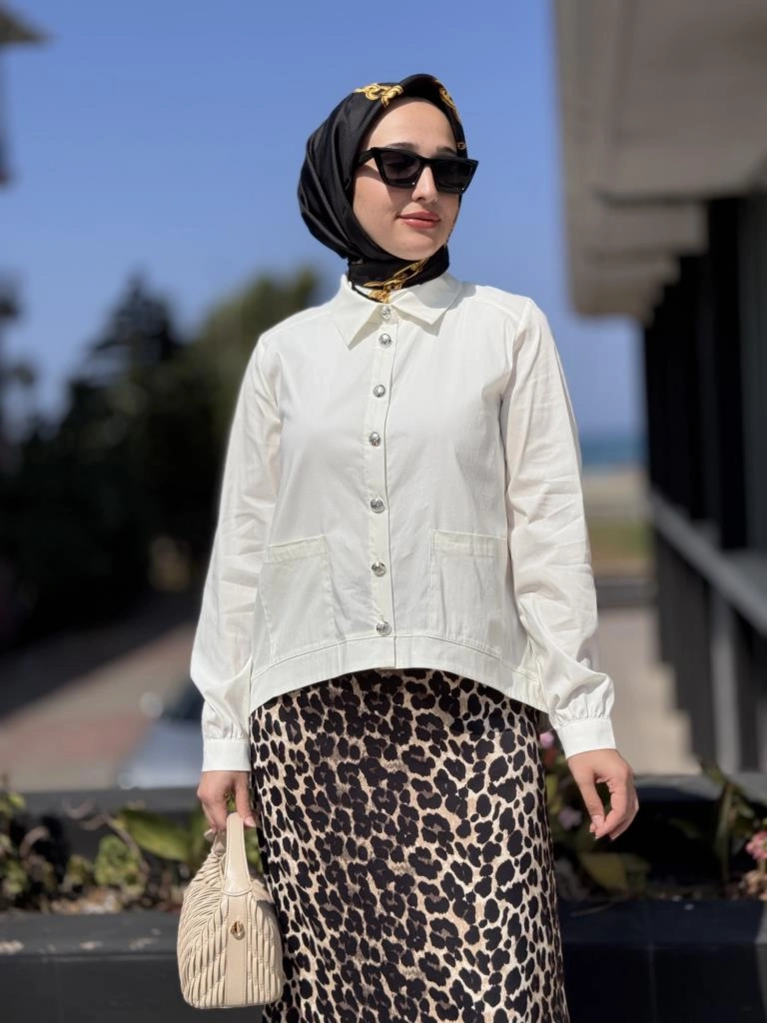 Almarwah Metal Düğmeli Cep Detaylı Asimetrik Gömlek 101986