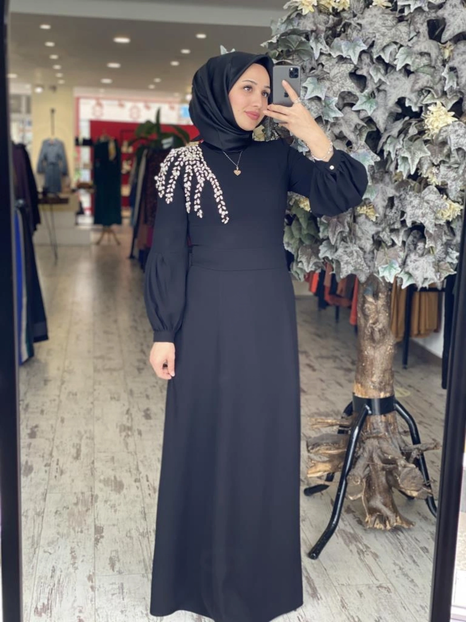 Almarwah Omuzu İnci Ve Taş Detaylı Şık Siyah Elbise 90487