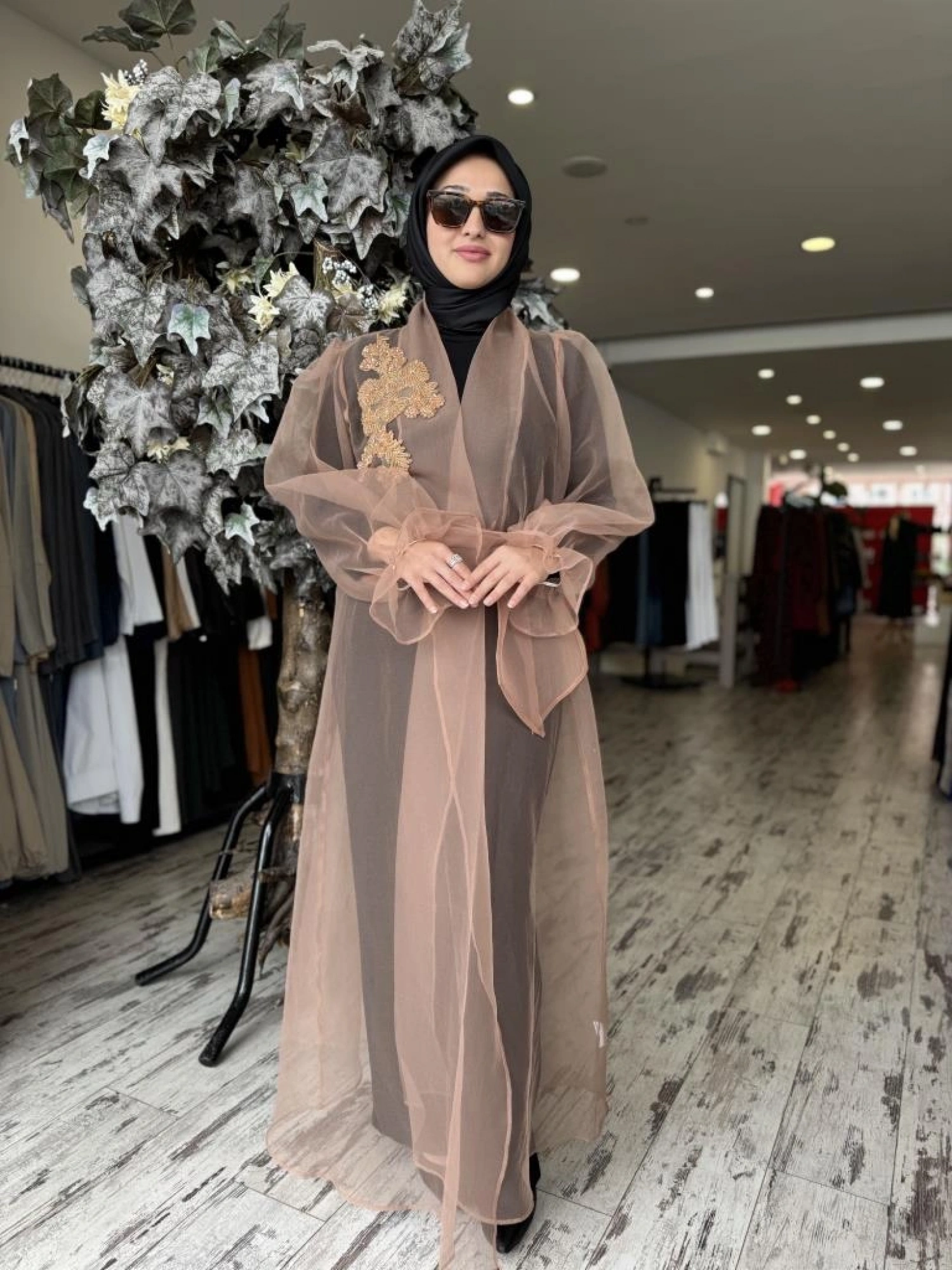 Almarwah Yakası Boncuk İşlemeli Organze Kap 90518