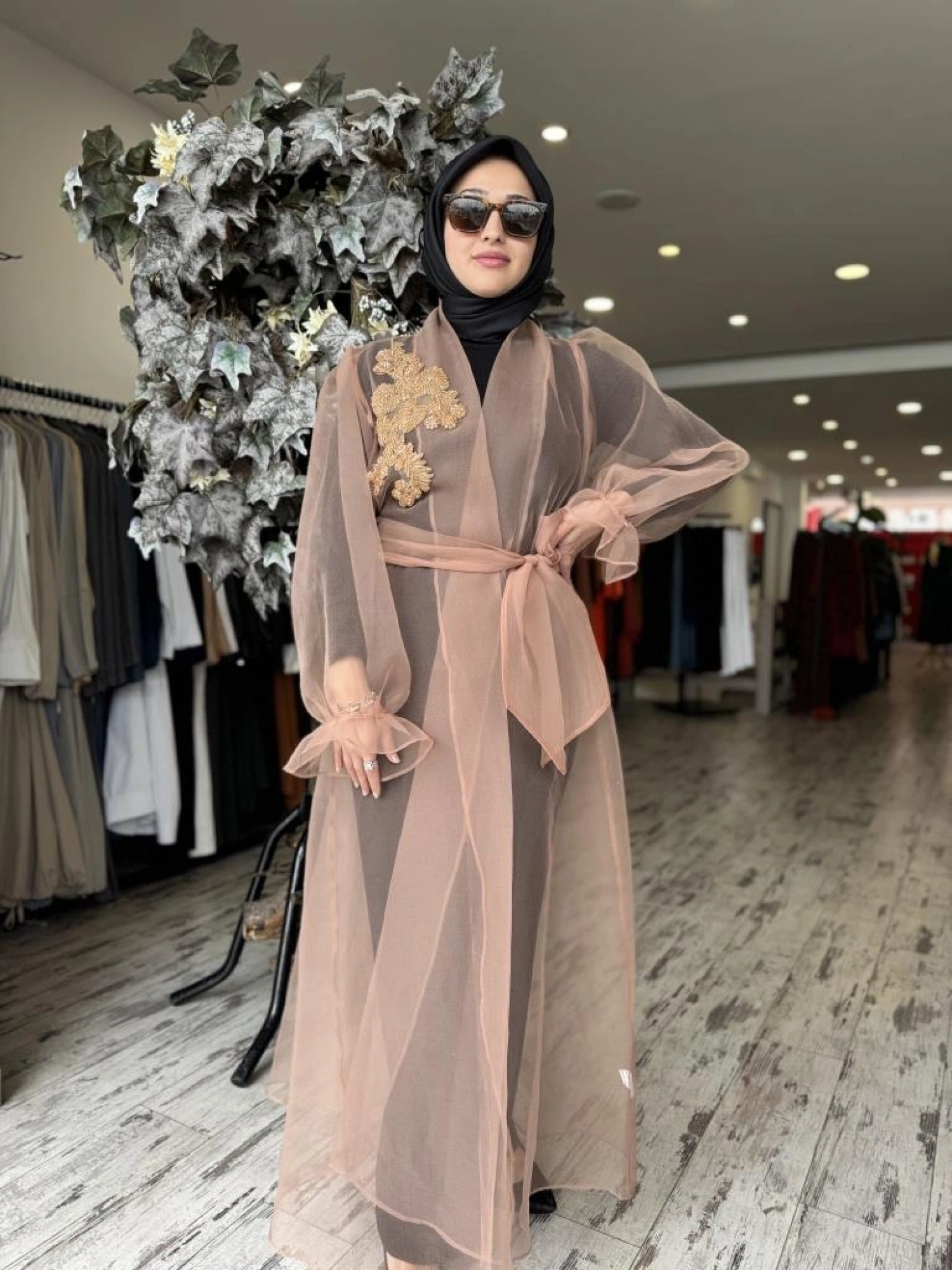 Almarwah Yakası Boncuk İşlemeli Organze Kap 90518