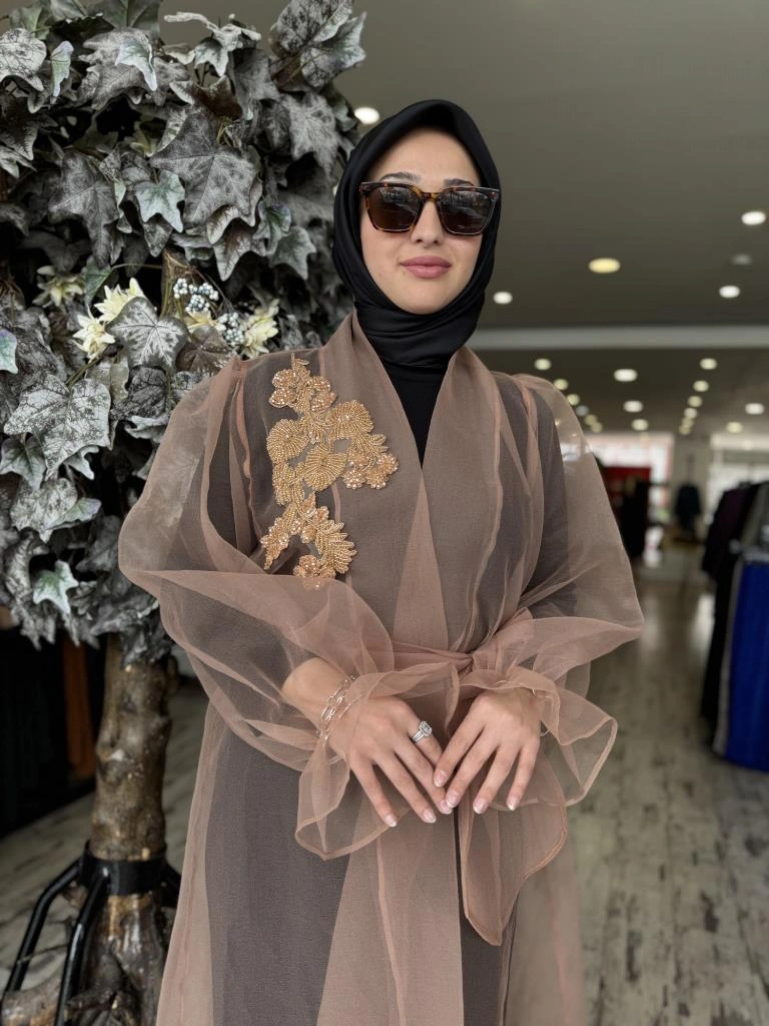 Almarwah Yakası Boncuk İşlemeli Organze Kap 90518