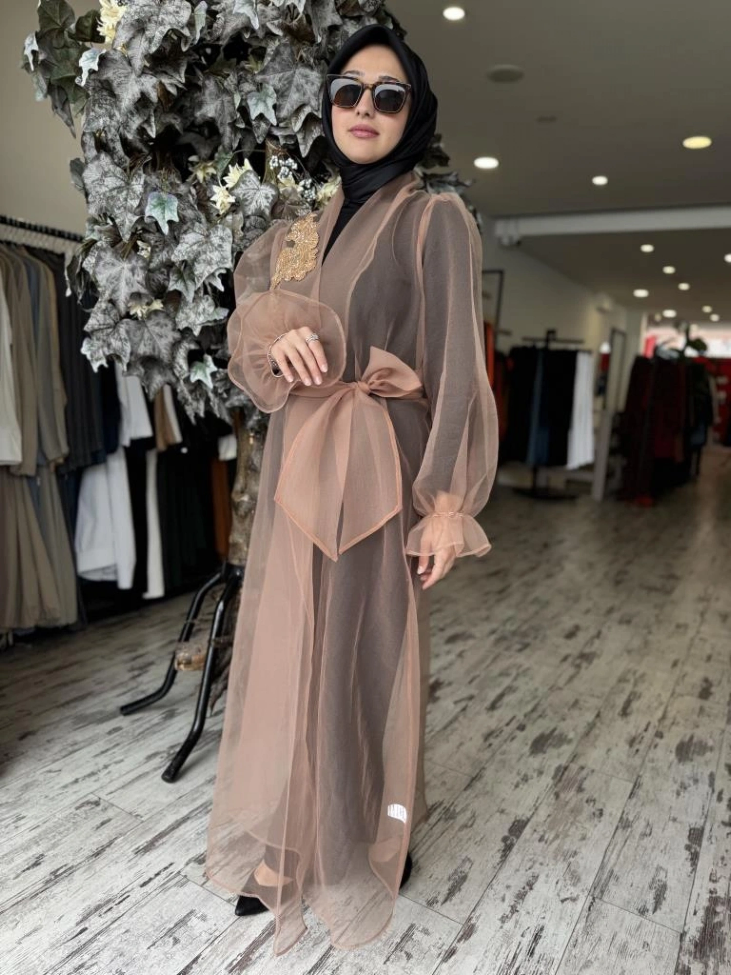 Almarwah Yakası Boncuk İşlemeli Organze Kap 90518