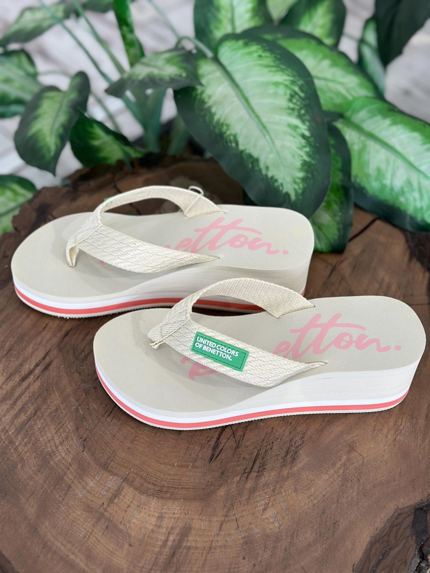 Benetton Dolgu Topuklu Parmak Arası Terlik BNI10218