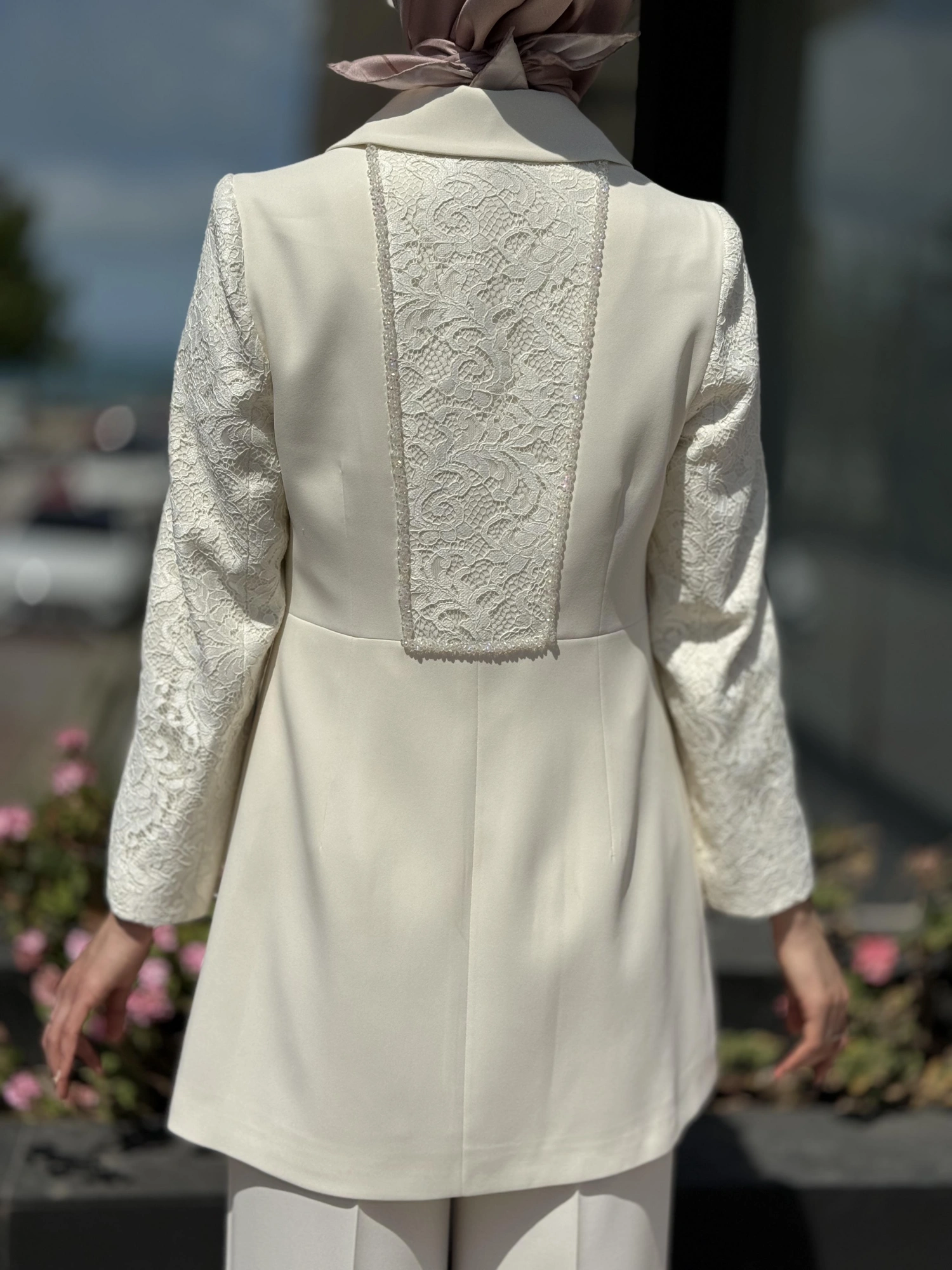 Jamila Sarah Kolları ve Arkası Dantel İşlemeli Ceket Pantolon Takım 9022