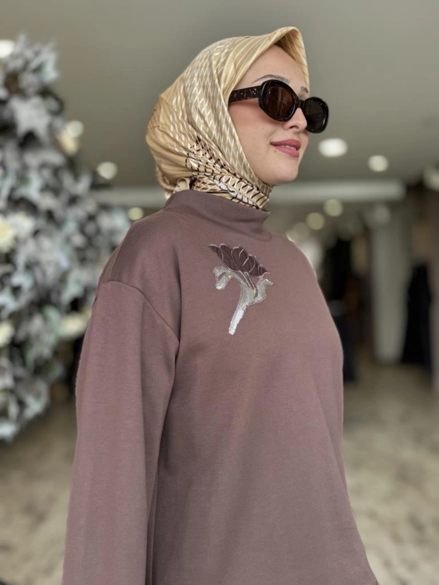 Kahma Omuz Gül Payet Detaylı Bluz