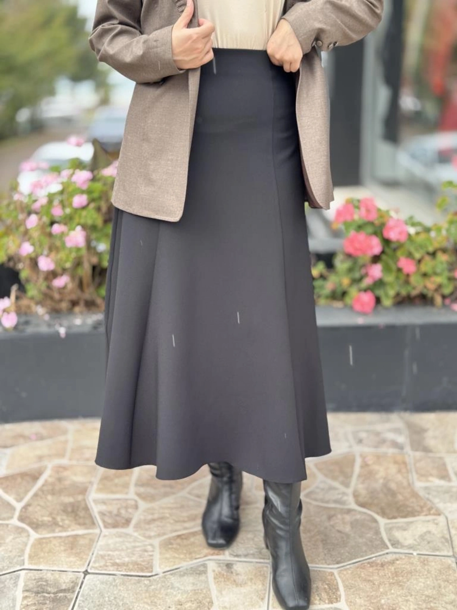 Kahma Parçalı Siyah Çan Etek