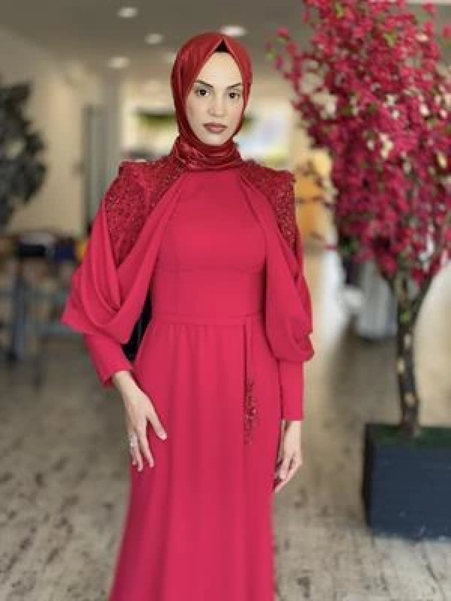 Kenzel Kırmızı Taşlı Saten Tesettür Abiye Elbise (KENZEL2104)