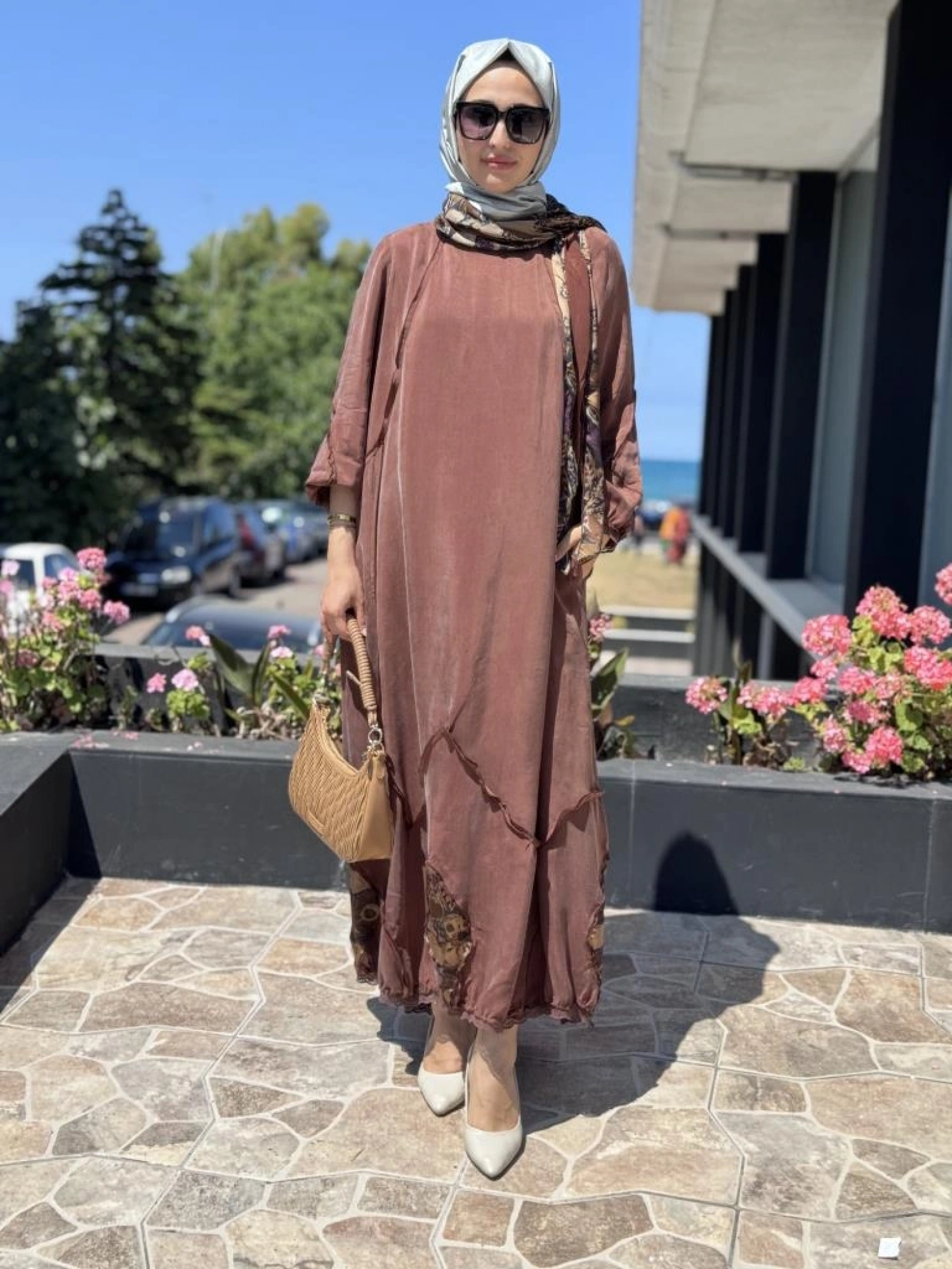 Misswhence Güpür ve Patcwork Detaylı Büyük Beden Şallı Cupra İpek Elbise V3150