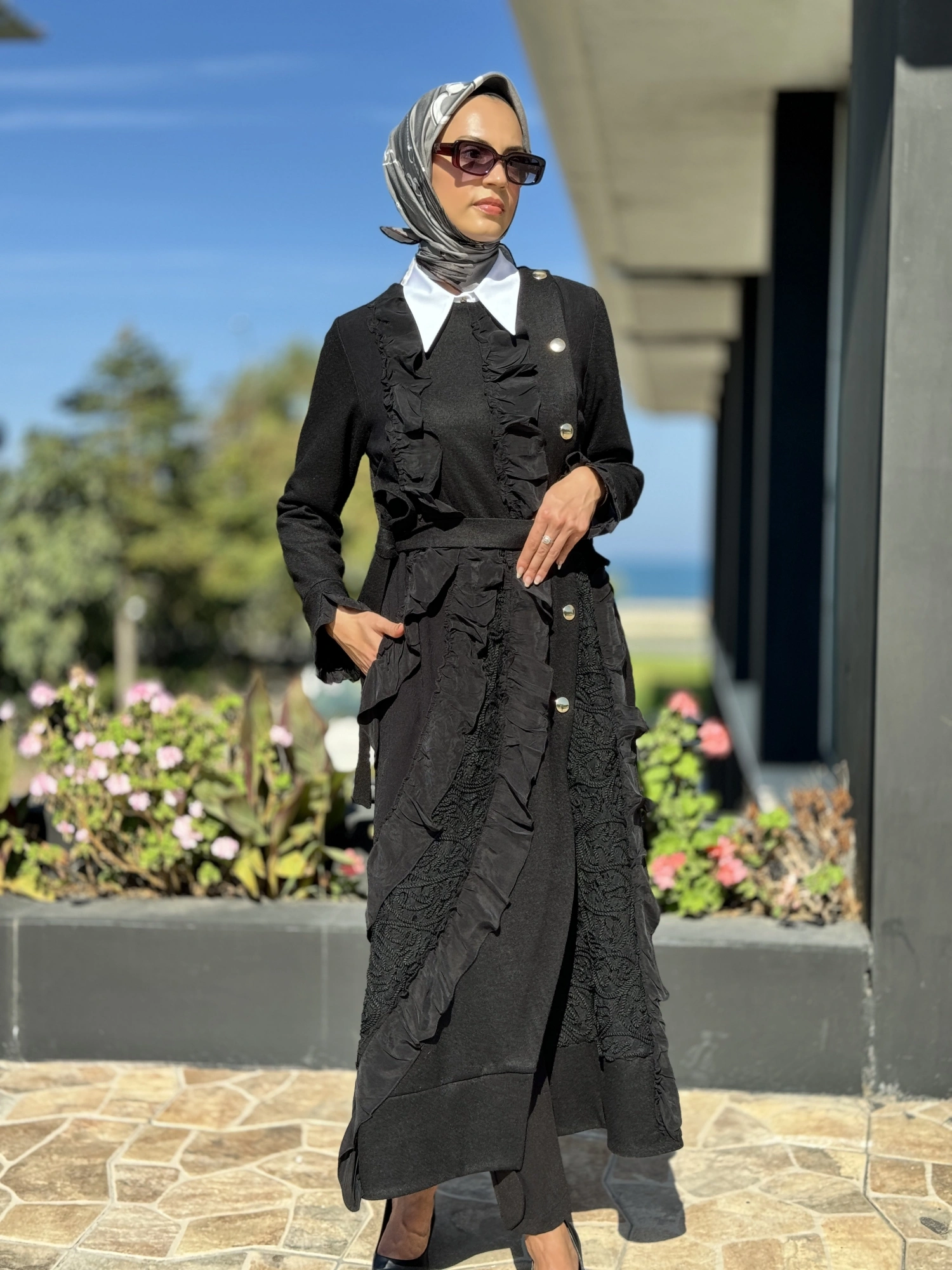 Misswhence Nakış ve İpek Fırfır Detaylı Ezme Keçe Siyah Pardesü 36500