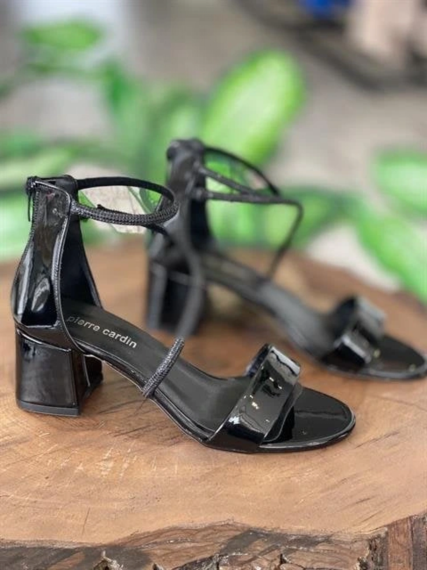 Pierre Cardin Bilek Bağcığı Taşlı Siyah Rugan Kadın Ayakkabı  52215