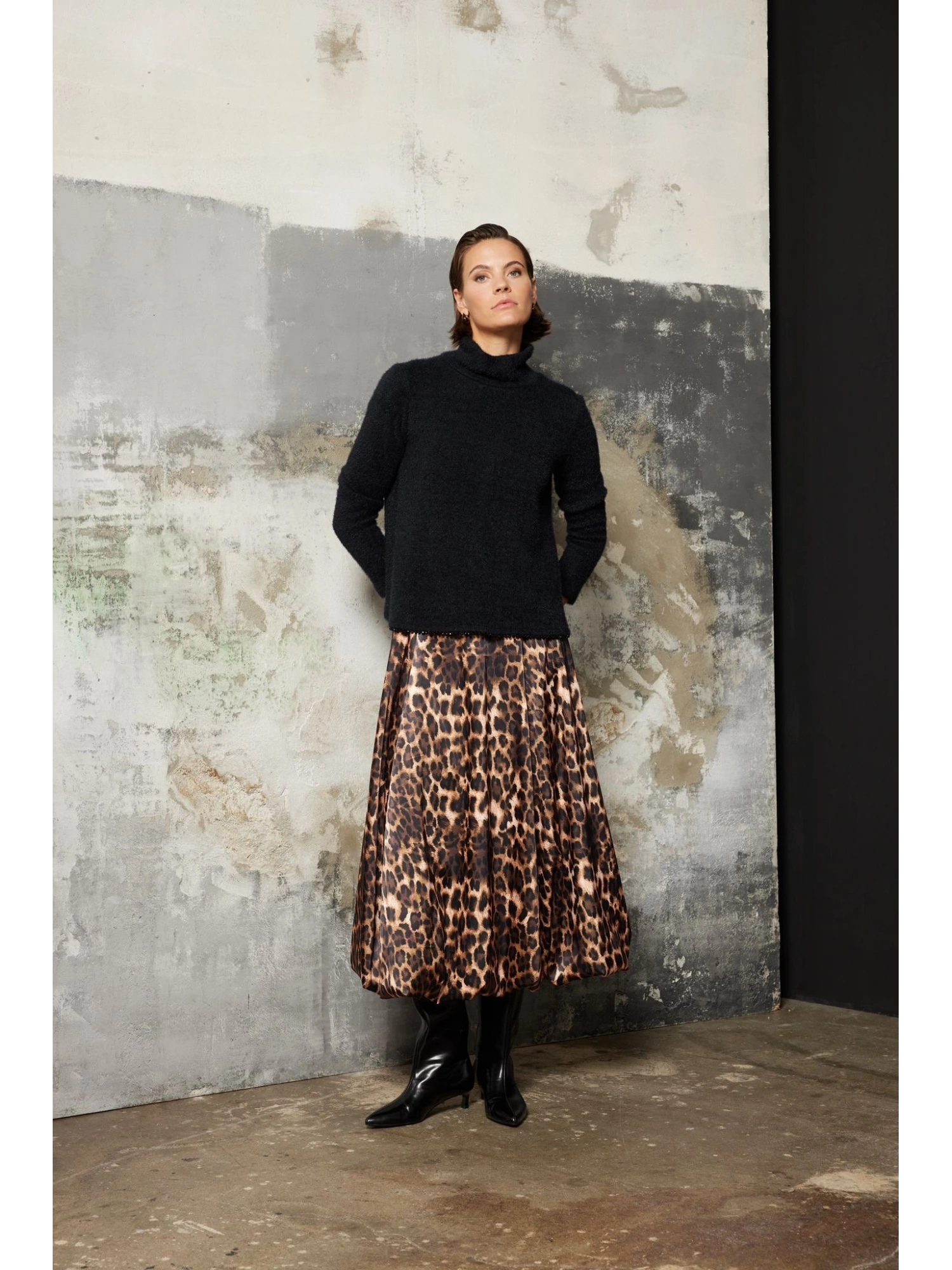 Qupra Taş Detaylı Bluz Balon Etek Takım QAZ72095