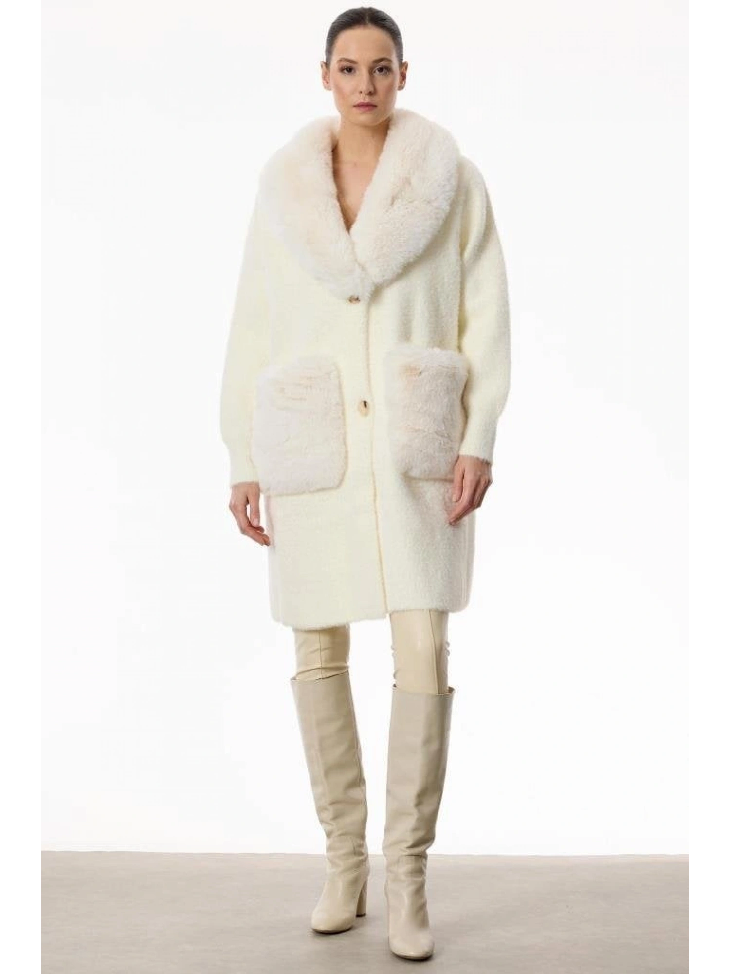 Tığ Triko Yakası Ve Cepleri Kürklü Triko Kaban KBN21794