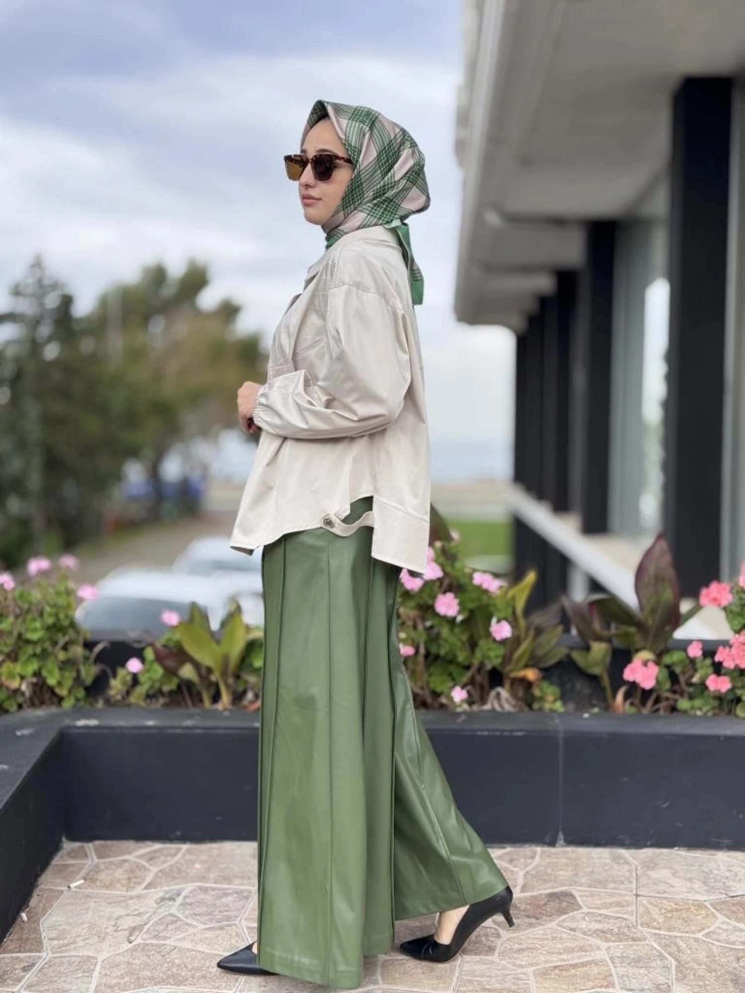 Vuu Dikiş Detaylı Geniş Paça Deri Pantolon