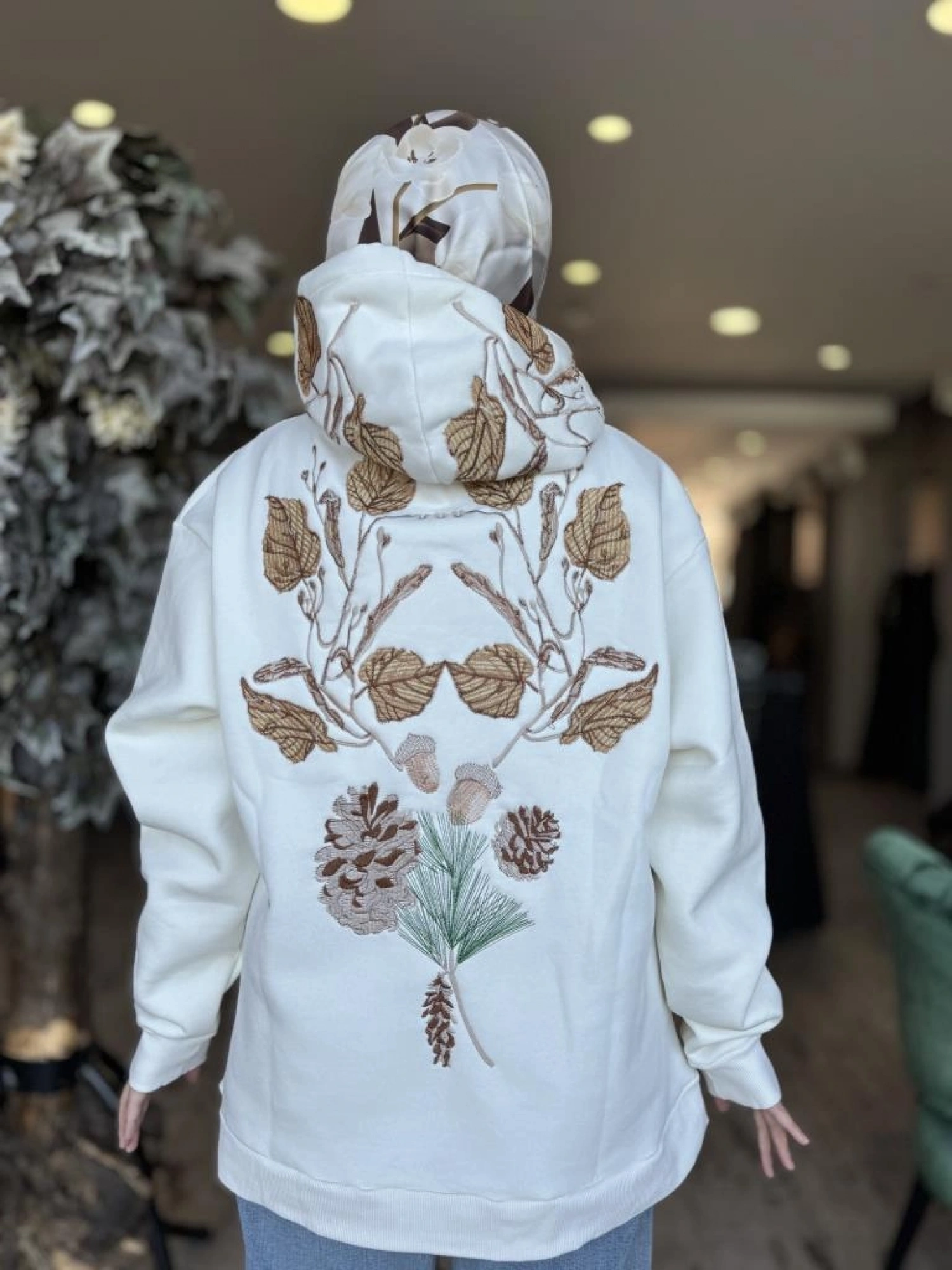 Vuu Sırtı Nakışlı Kapüşonlu Sweatshırt 24FW11V115