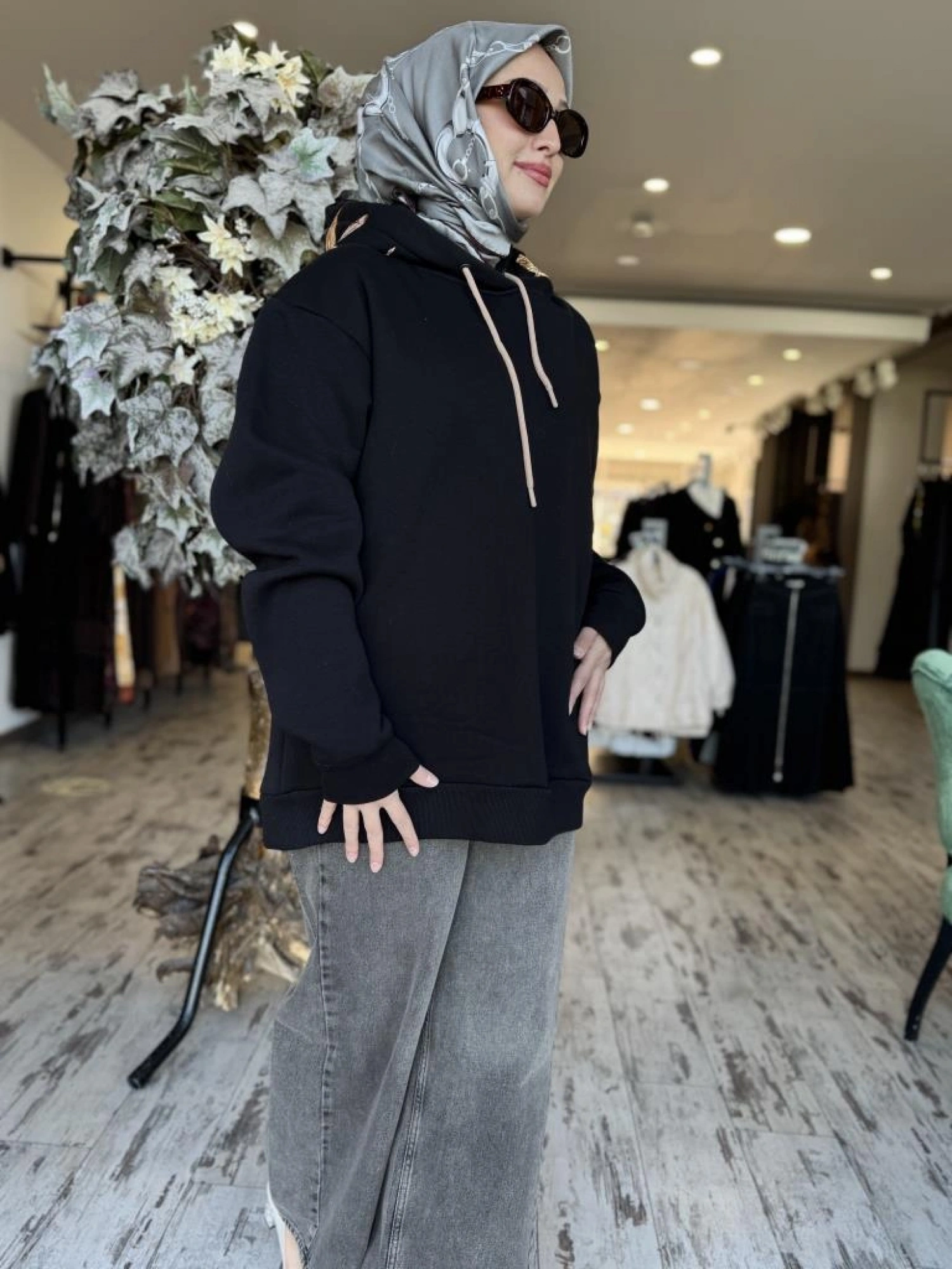 Vuu Sırtı Nakışlı Kapüşonlu Sweatshırt 24FW11V115