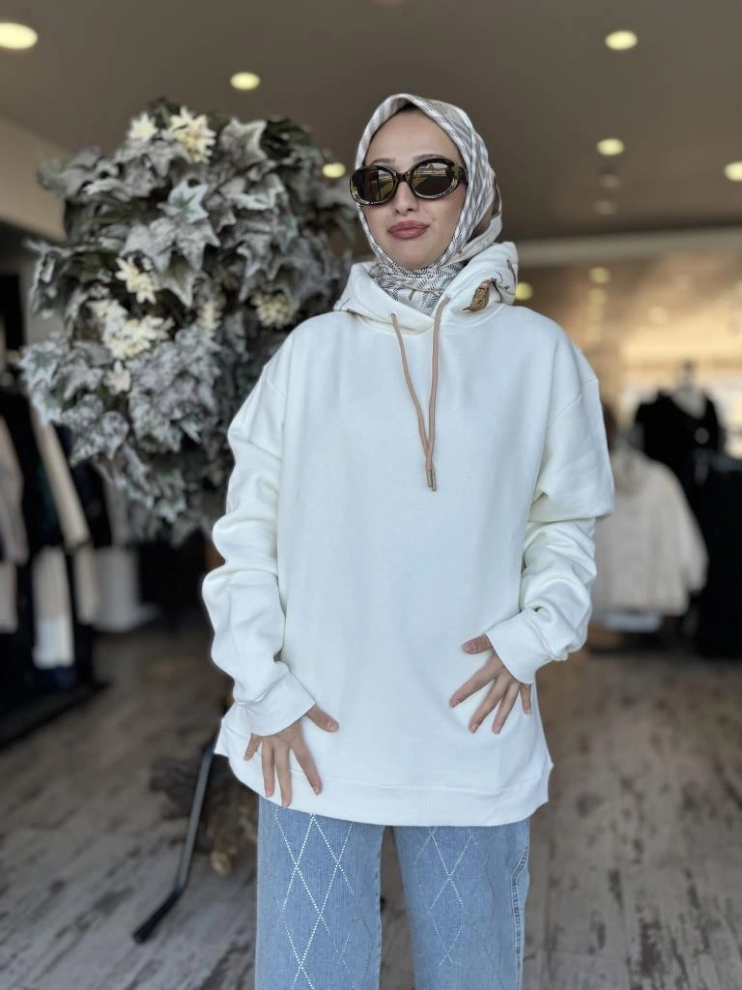 Vuu Sırtı Nakışlı Kapüşonlu Sweatshırt 24FW11V115