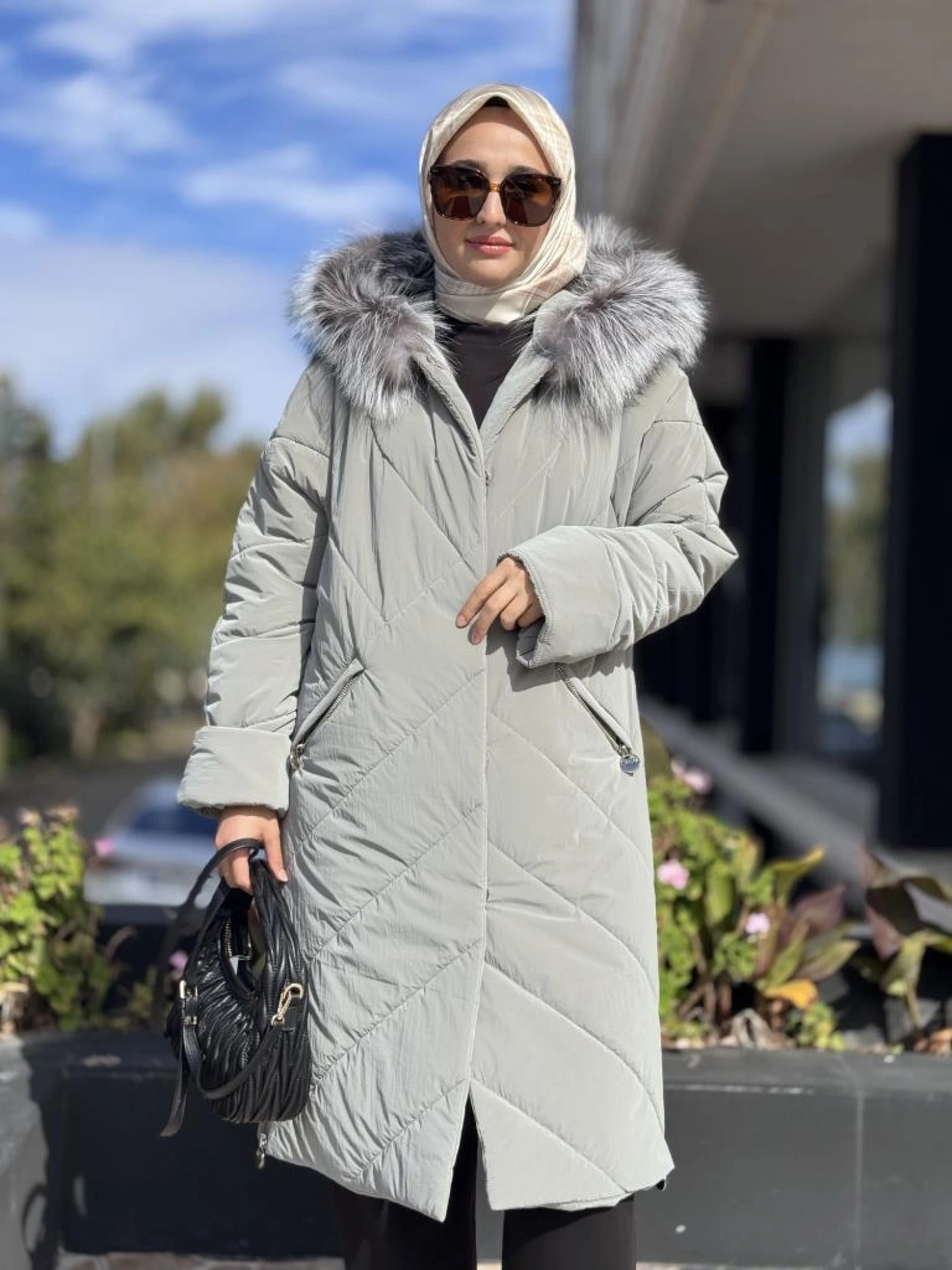 WOM BTQ Kürk Kapüşonlu Çıtçıtlı Yanları Fermuarlı Mont