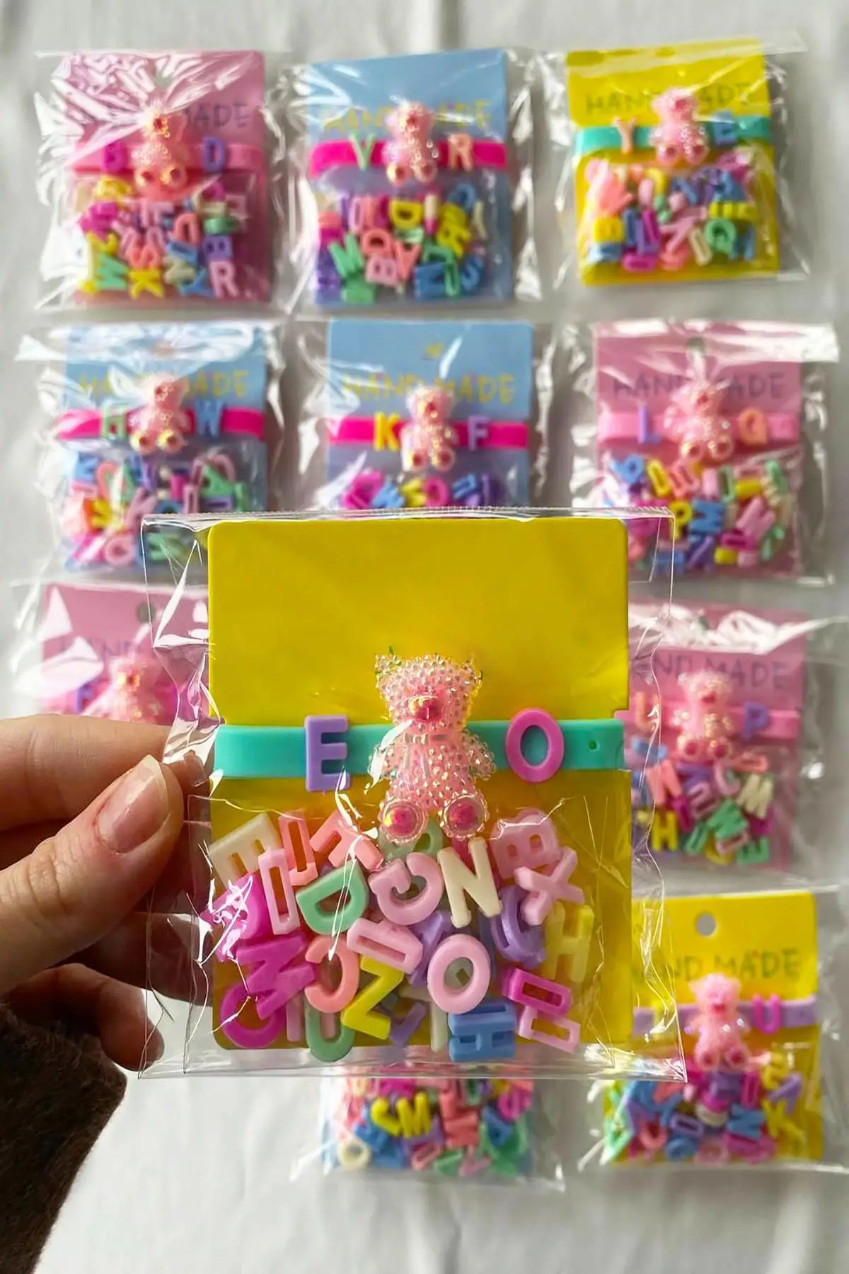 12li Karışık Figürlü Charmlı Çocuk Bileklik Set