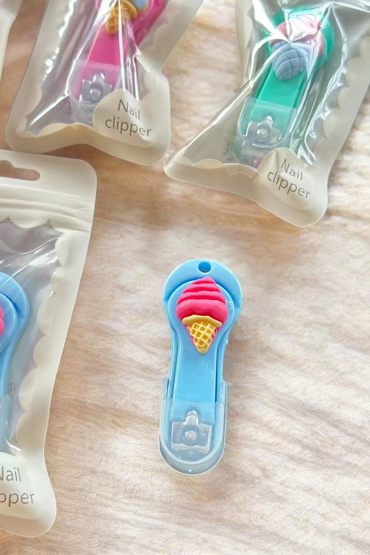 12li Karışık Renk Dondurma Figürlü Tırnak Makası Set