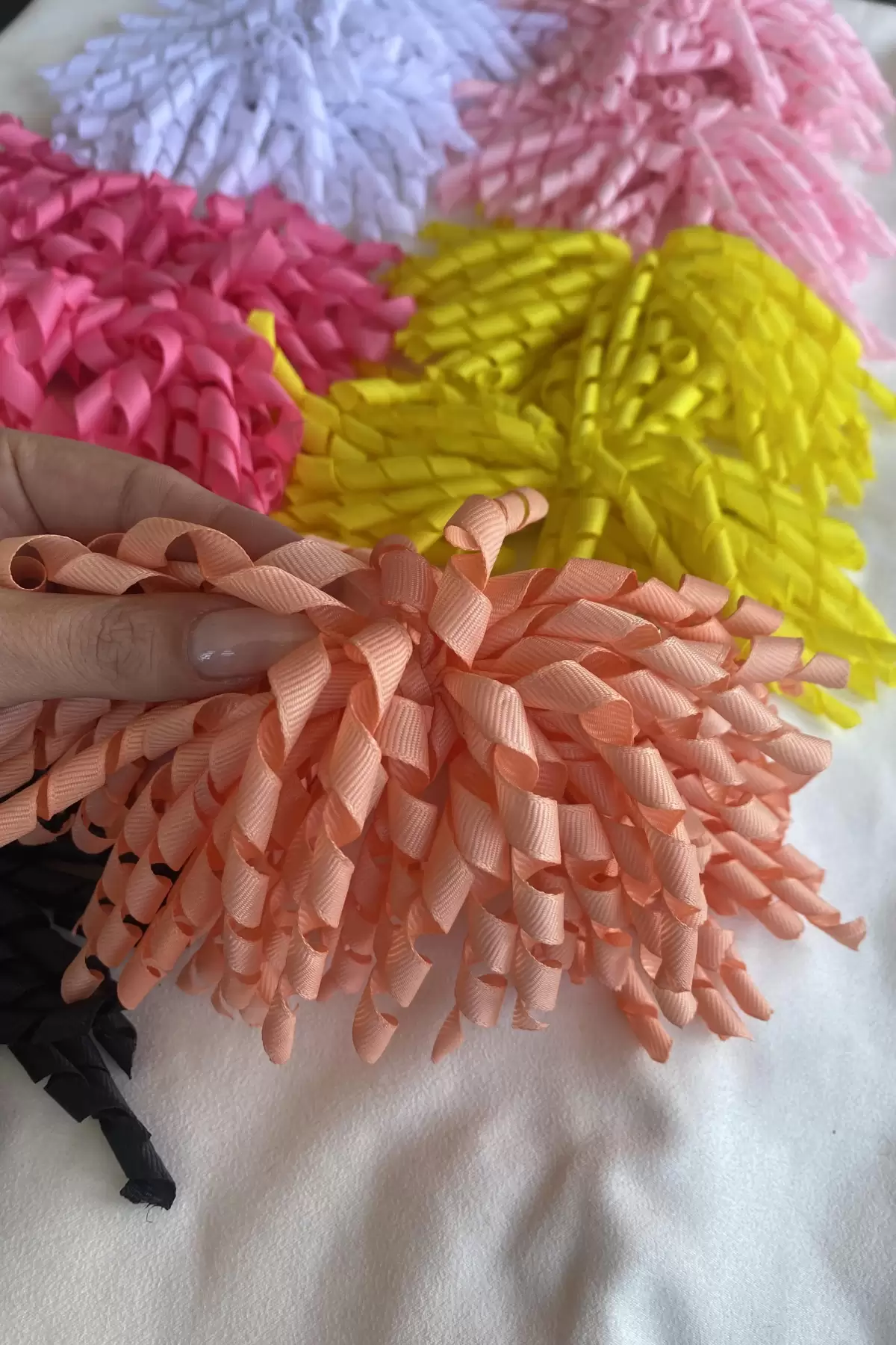 12li Karışık Renk Kıvırcık Figürlü Pens Toka Set