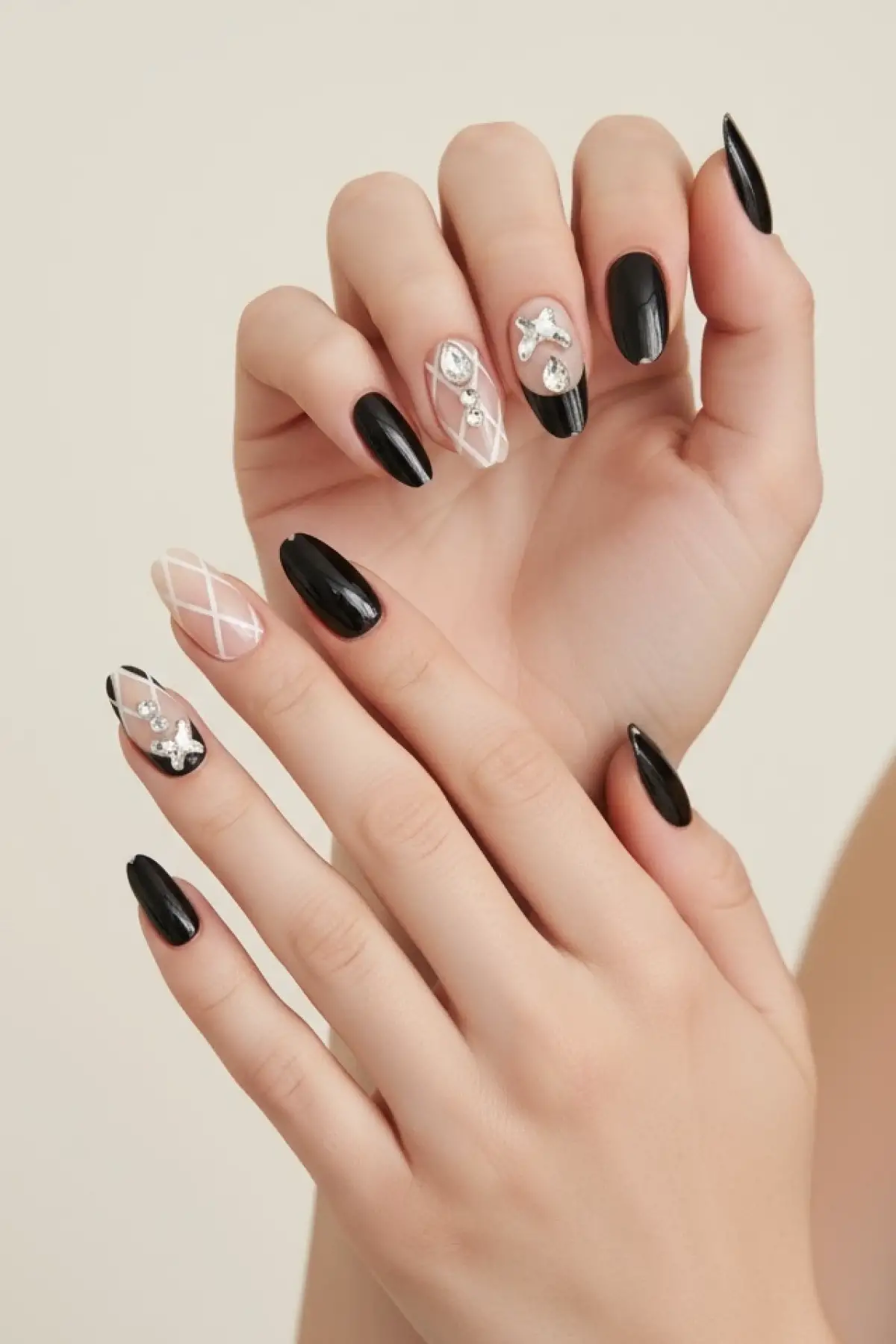 12li Siyah Ve Bej Renk Taş Detaylı Takma Tırnak Set (Yapıştırıcılı)