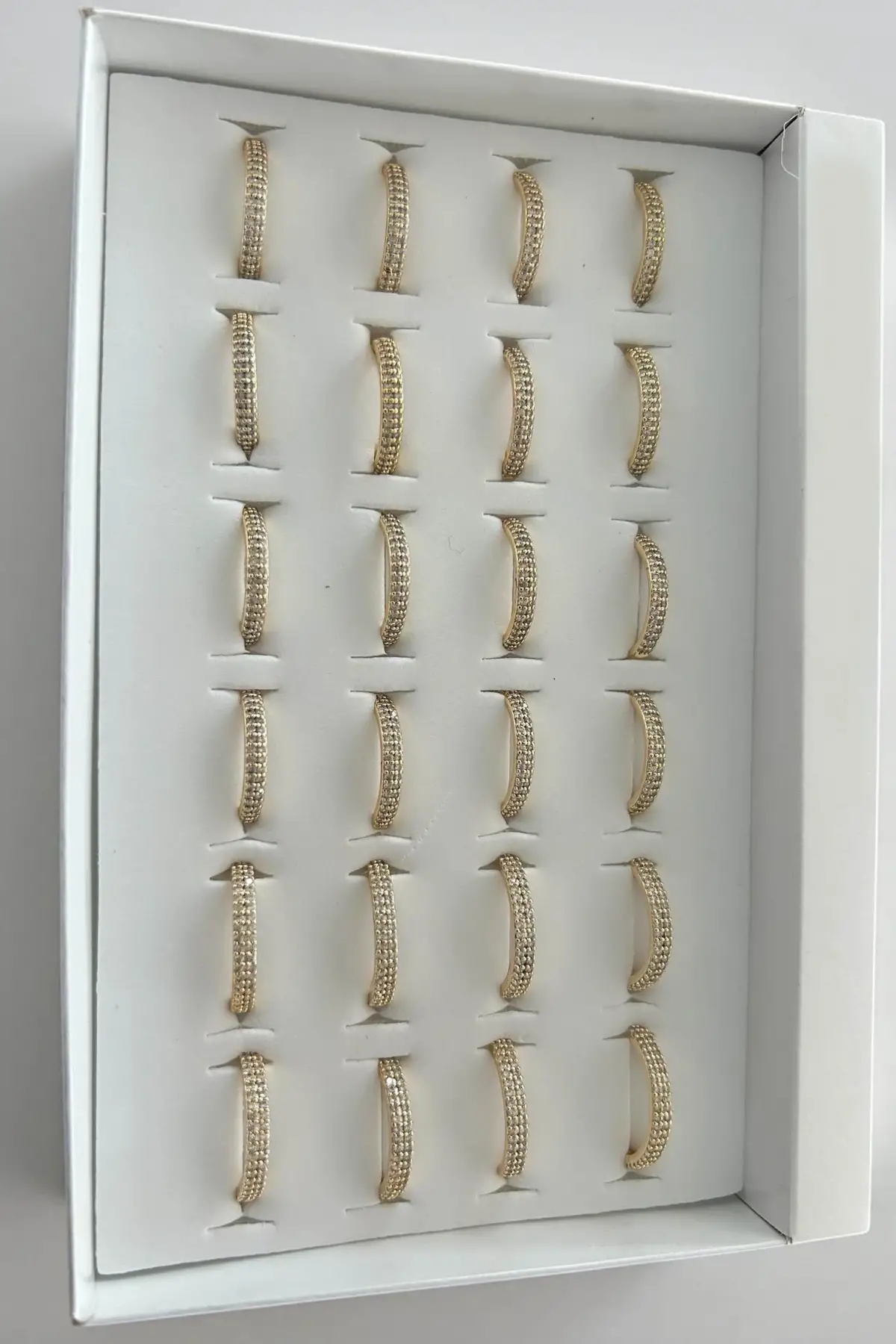 24lü Altın Renk Taş Detaylı Yüzük Set