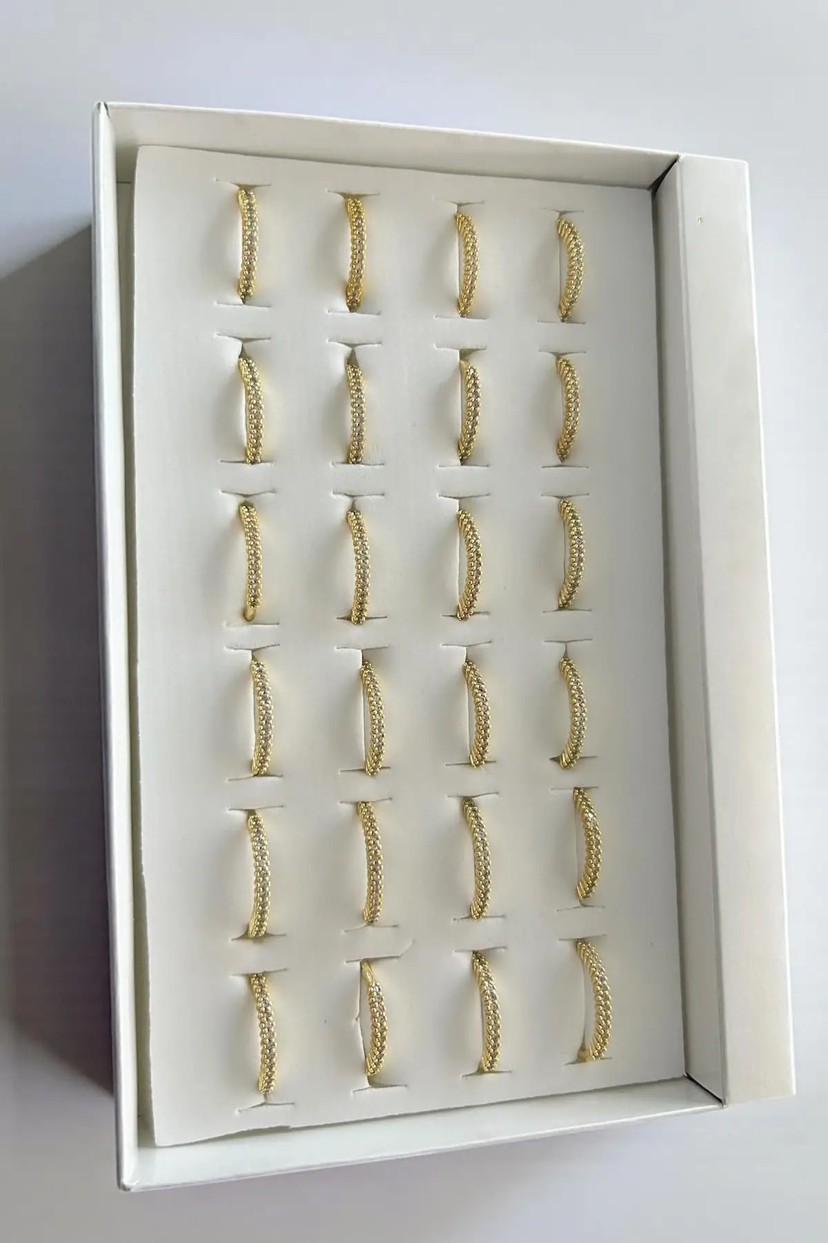 24lü Altın Renk Taş Detaylı Yüzük Set