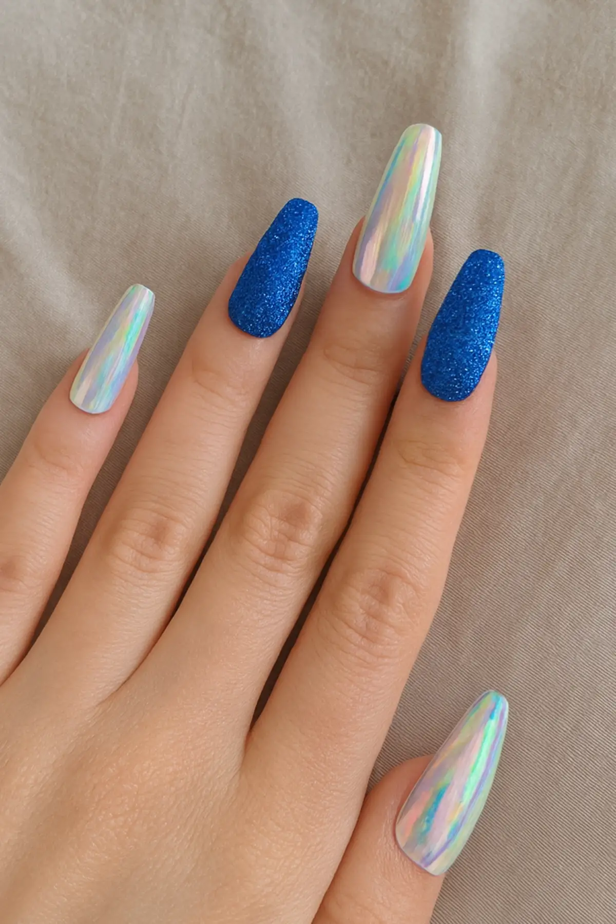 24lü Mavi Renk Simli Ve Hologramlı Takma Tırnak (Yapıştırıcılı)