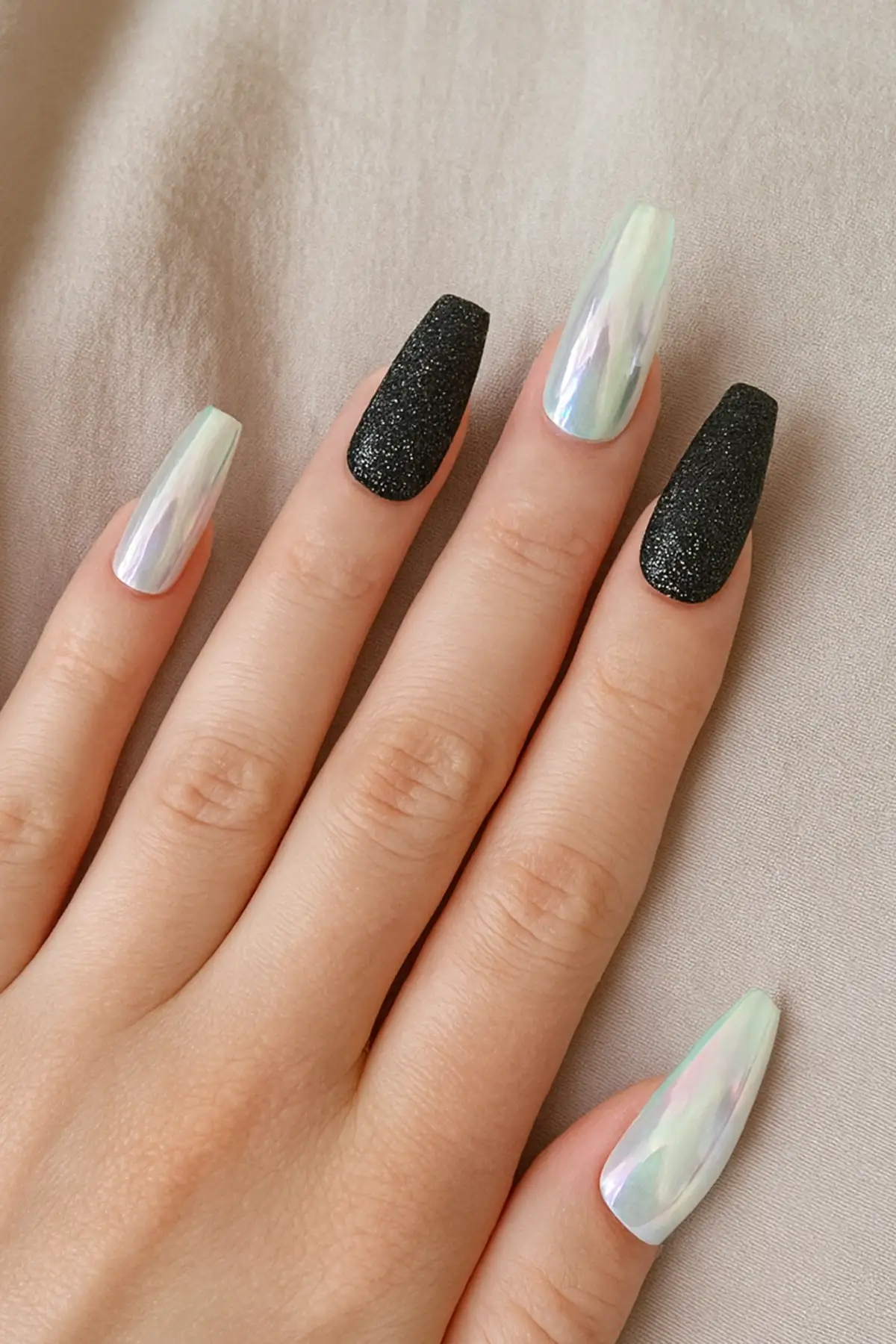 24lü Siyah Renk Simli Ve Hologramlı Takma Tırnak (Yapıştırıcılı)