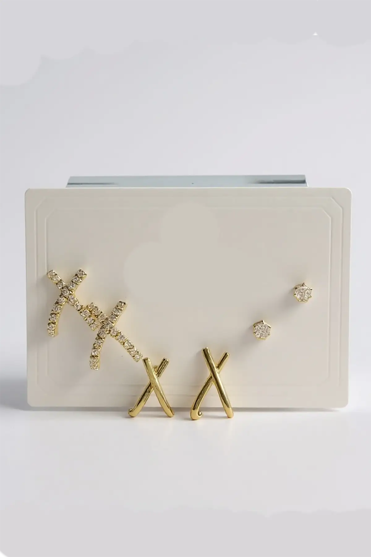 6lı Altın Renk Taş Detaylı Küpe Set