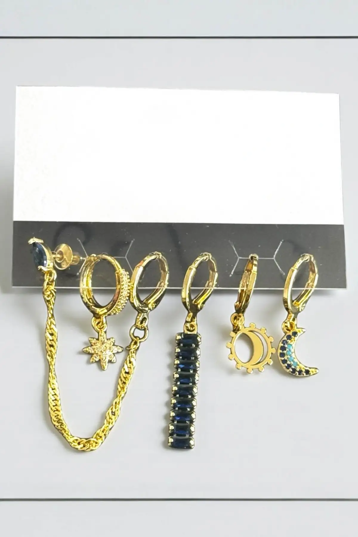 6lı Altın Renk Taş Detaylı Küpe Set