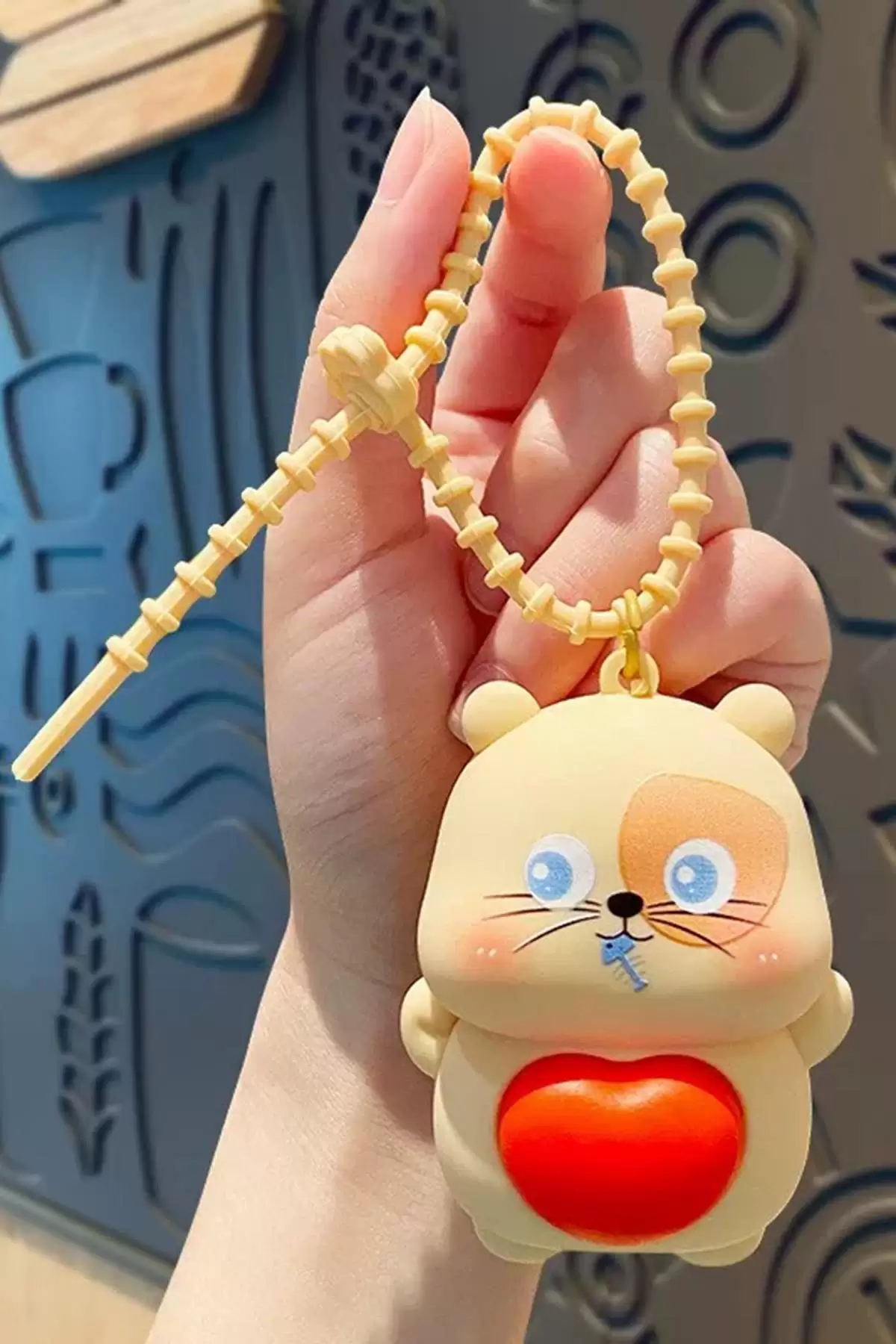 Açık Kahve Renk Kedi Figürlü Kalp Detaylı Anahtarlık