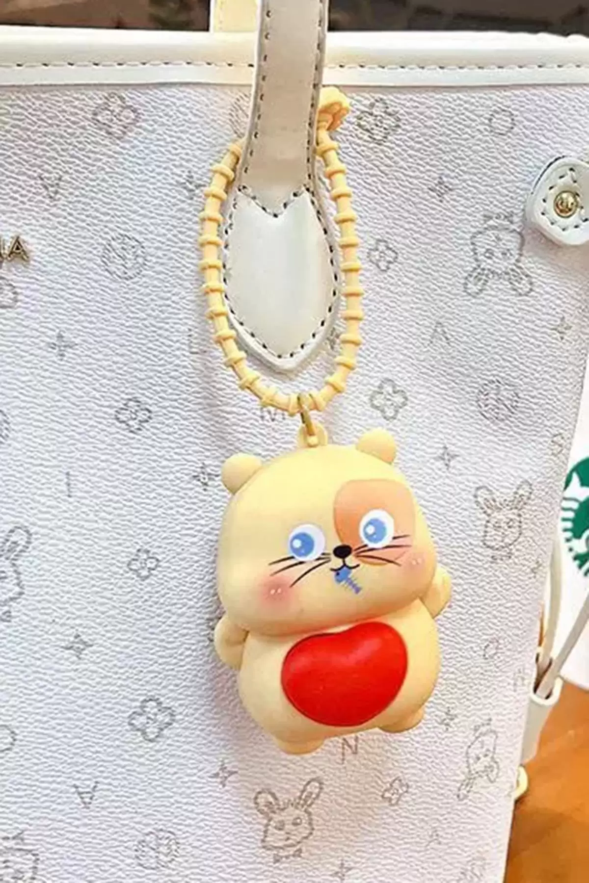 Açık Kahve Renk Kedi Figürlü Kalp Detaylı Anahtarlık