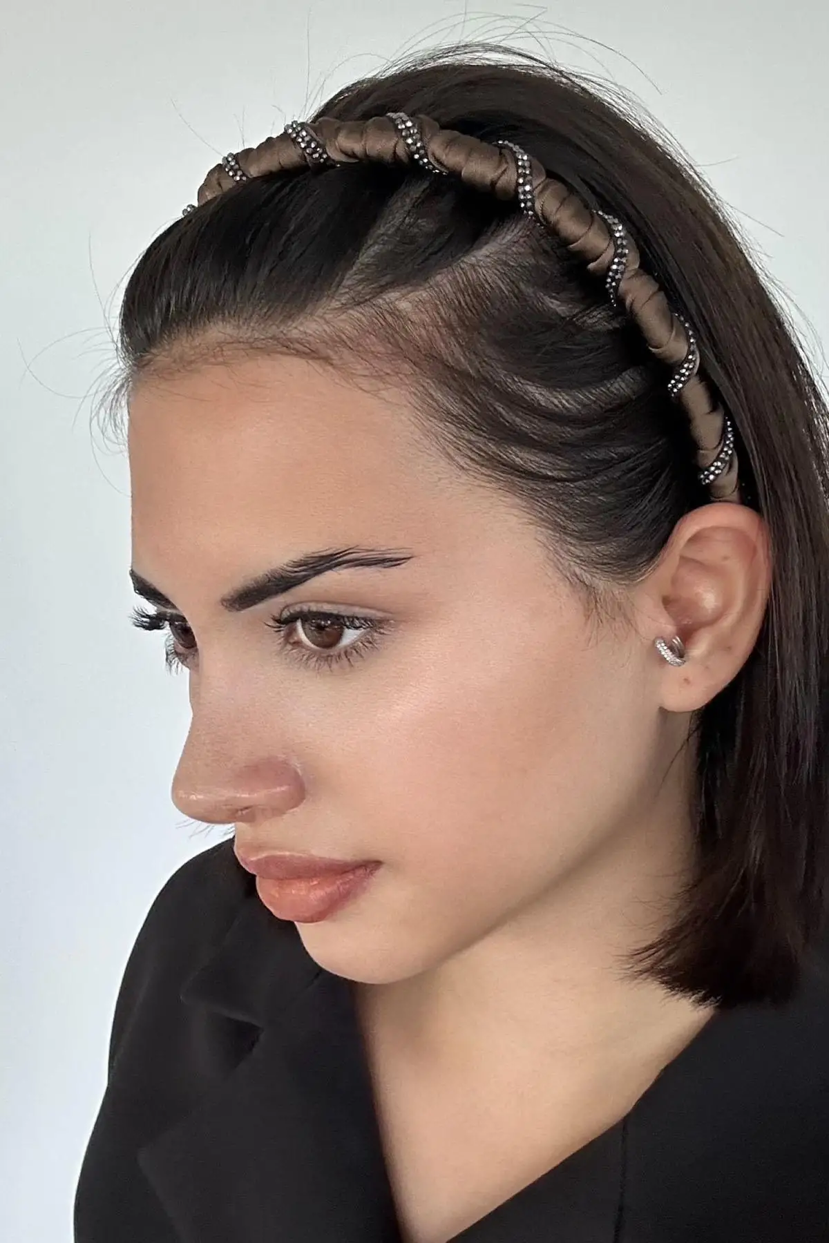 Açık Kahve Renk Taş Detaylı Taraklı Taç