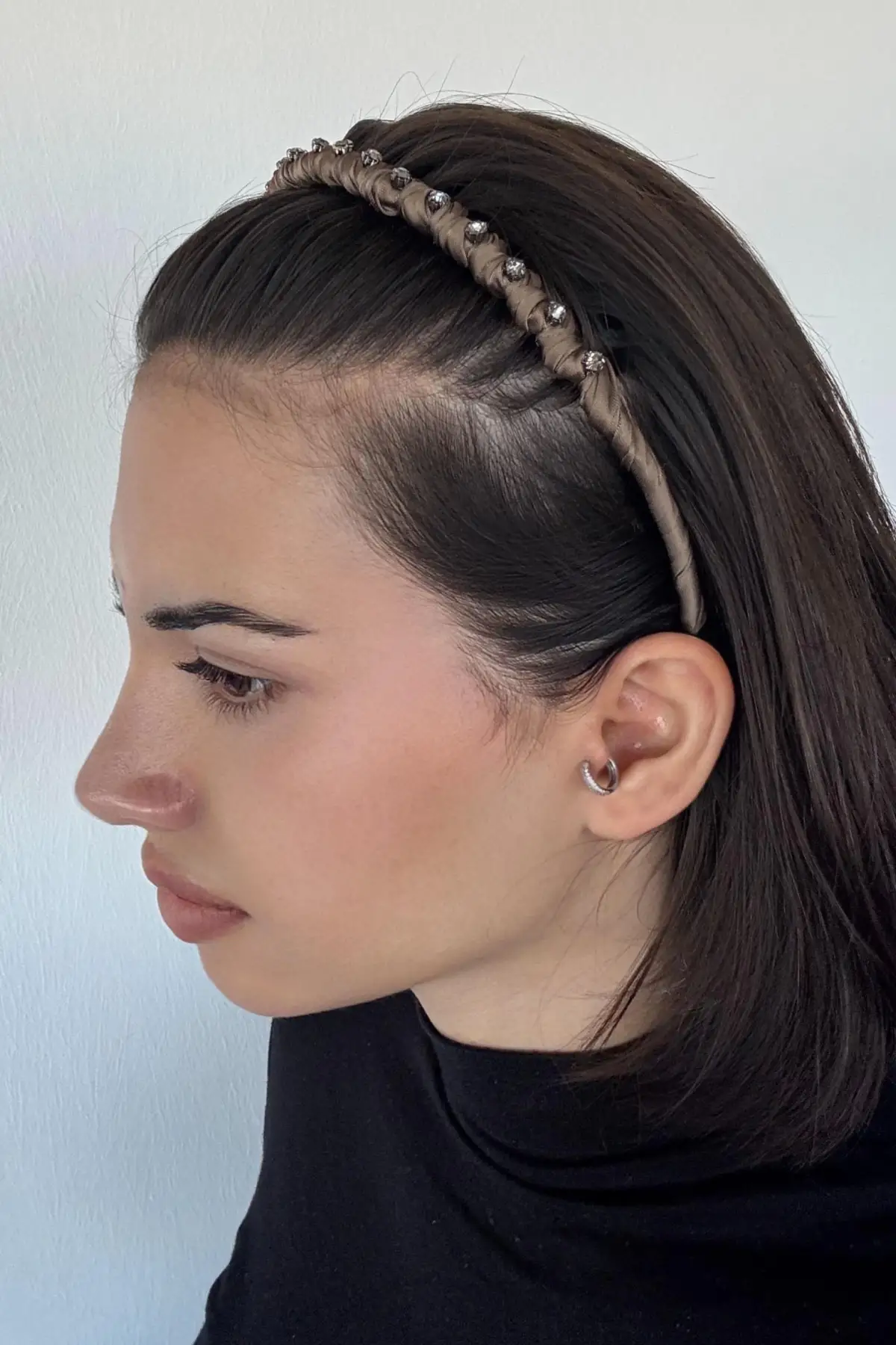 Açık Kahve Renk Taş Detaylı Taraklı Taç