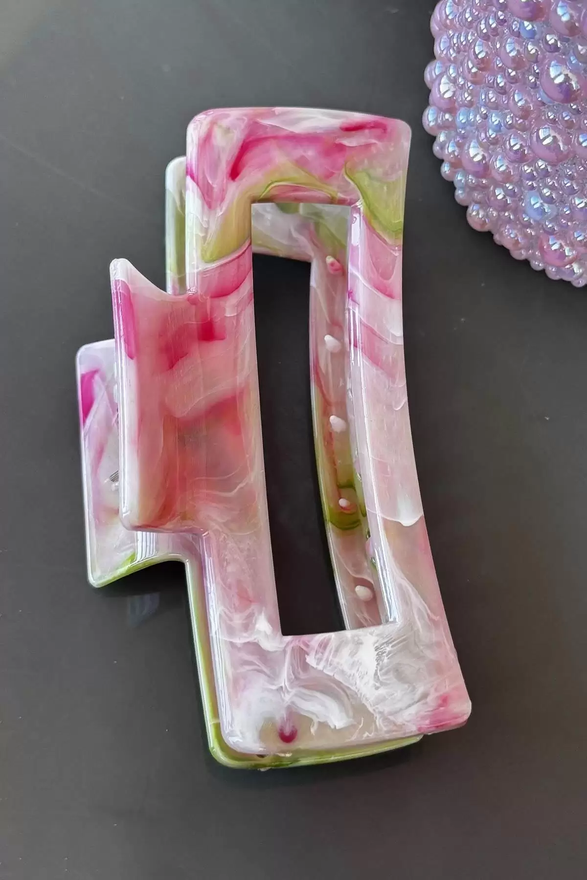 Açık Pembe Renk Mermer Desenli Kemik Mandal Toka