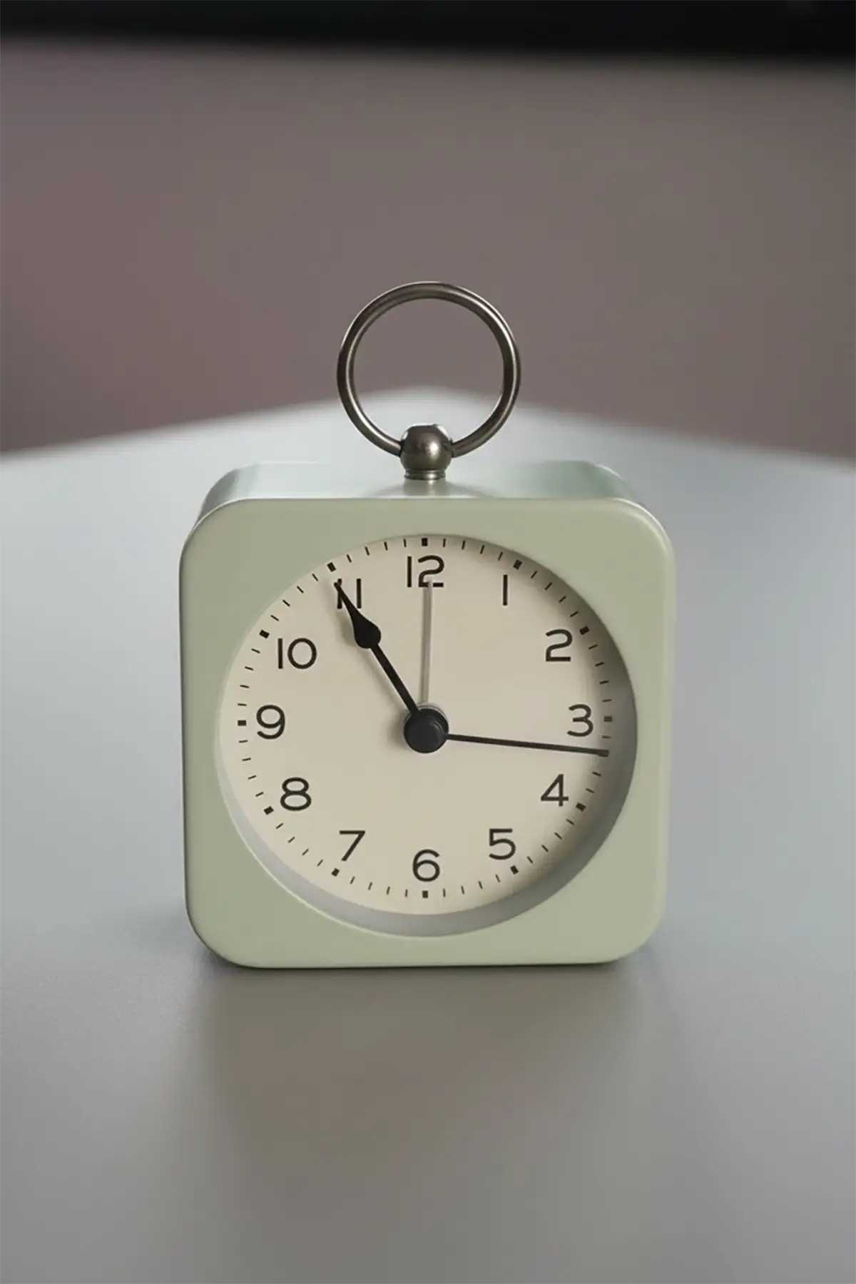 Açık Yeşil Renk Dekoratif Işıklı Alarmlı Masa Saati