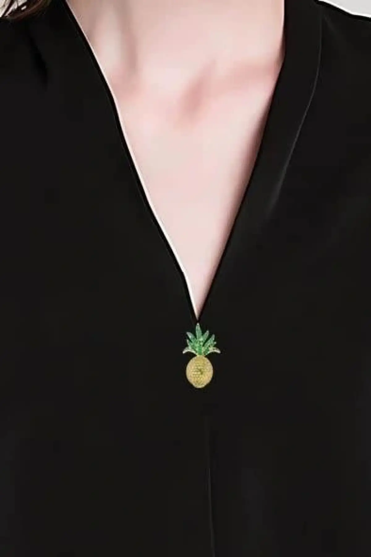 Altın Renk Ananas Figürlü Taş Detaylı Broş