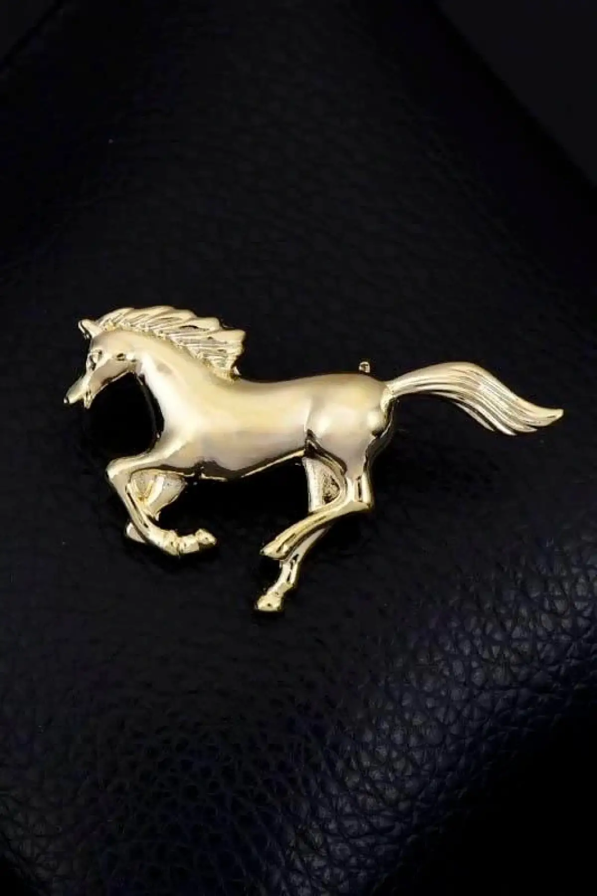 Altın Renk At Figürlü Broş