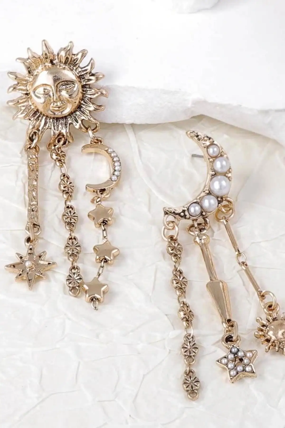 Altın Renk Ay Ve Güneş Figürlü Küpe (Çift)