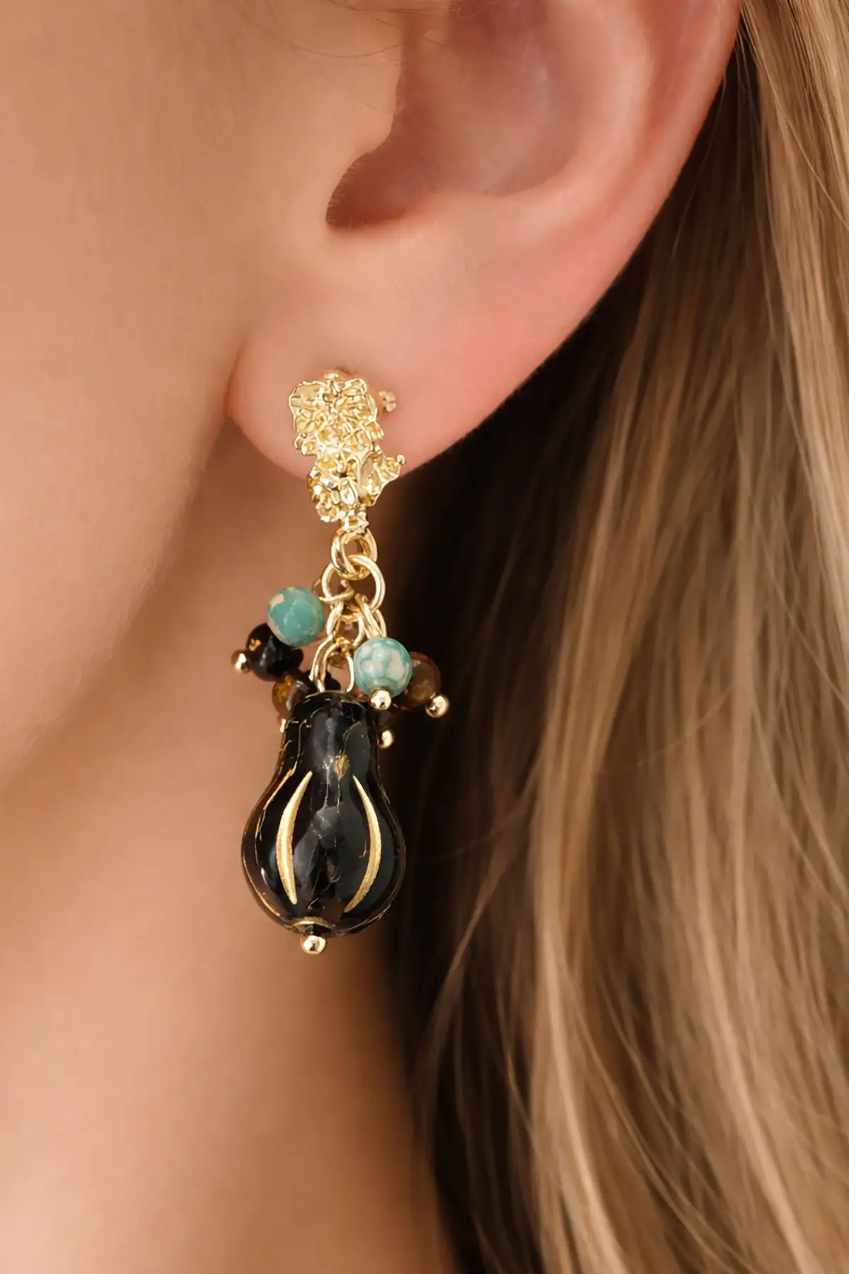 Altın Renk Boncuk Detaylı Küpe (Çift)