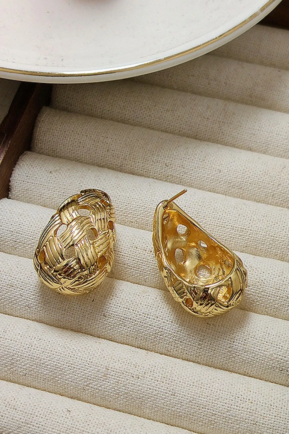 Altın Renk Bottega Çelik Küpe (Çift)