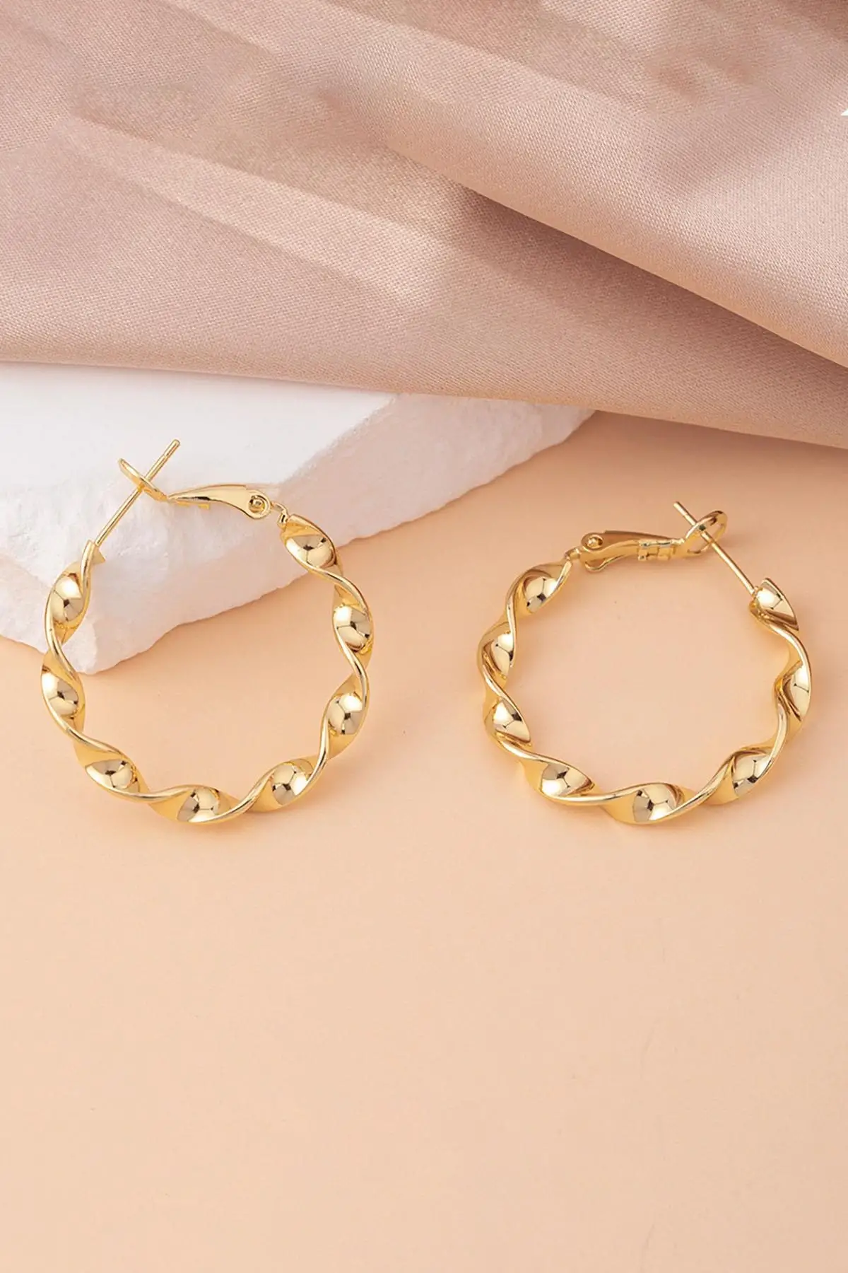 Altın Renk Burgu Detaylı 30Mm Halka Küpe (Çift)